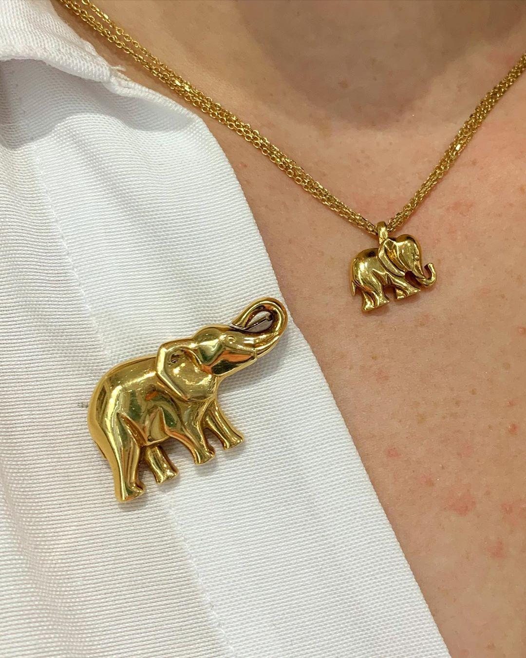  Broche / Collier pendentif éléphant et veau de Cartier en or jaune 18k Unisexe 