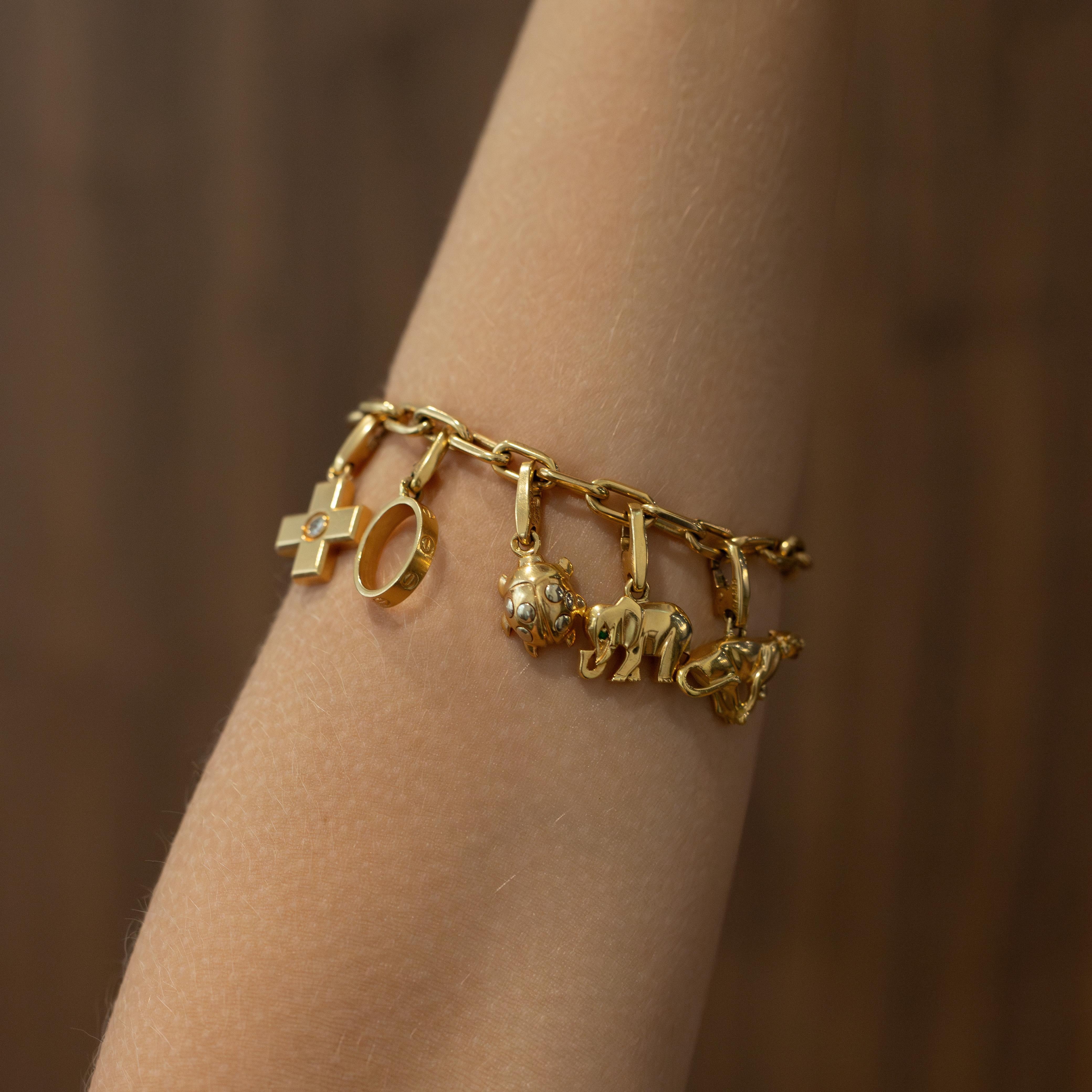Round Cut Cartier Elephant Emerald 18 Karat Yellow Gold Charm For Sale