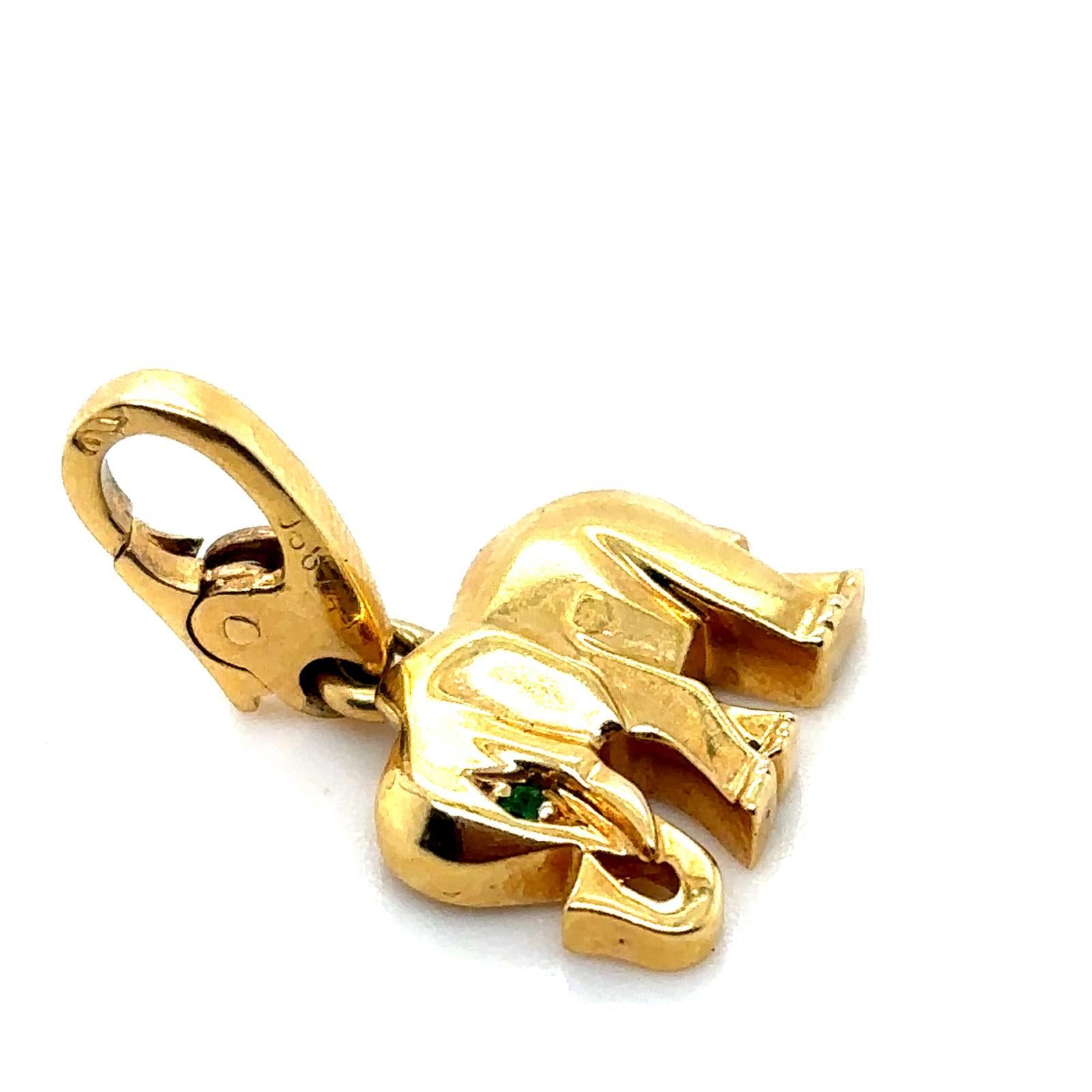 Women's or Men's Cartier Elephant Emerald 18 Karat Yellow Gold Charm For Sale