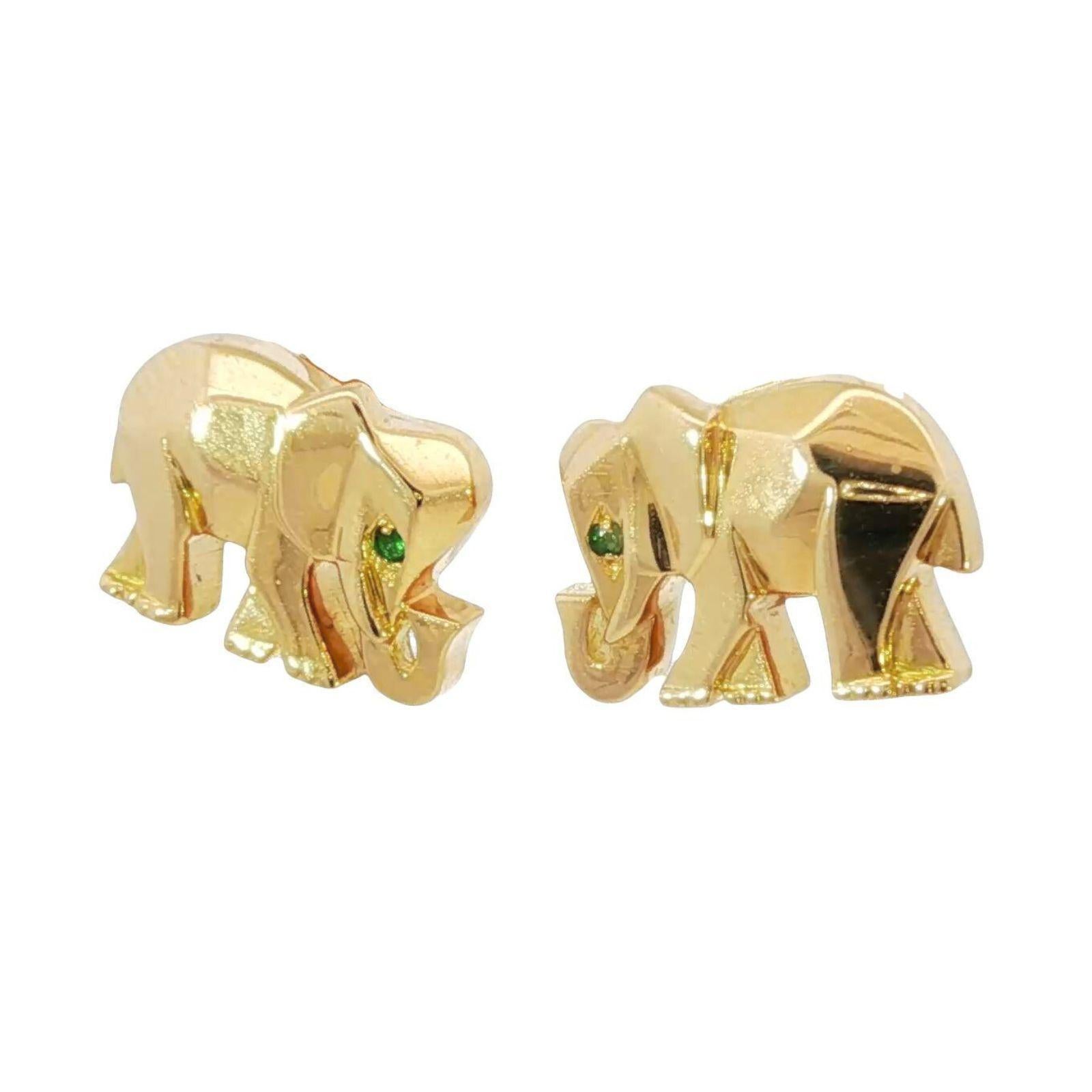Boucles d'oreilles �éléphant Cartier Oeil d'émeraude Or jaune 18K 

Ces boucles d'oreilles Cartier, serties en or jaune 18 carats, présentent un motif d'éléphant complexe qui reflète le souci du détail et le sens artistique propres à la maison.