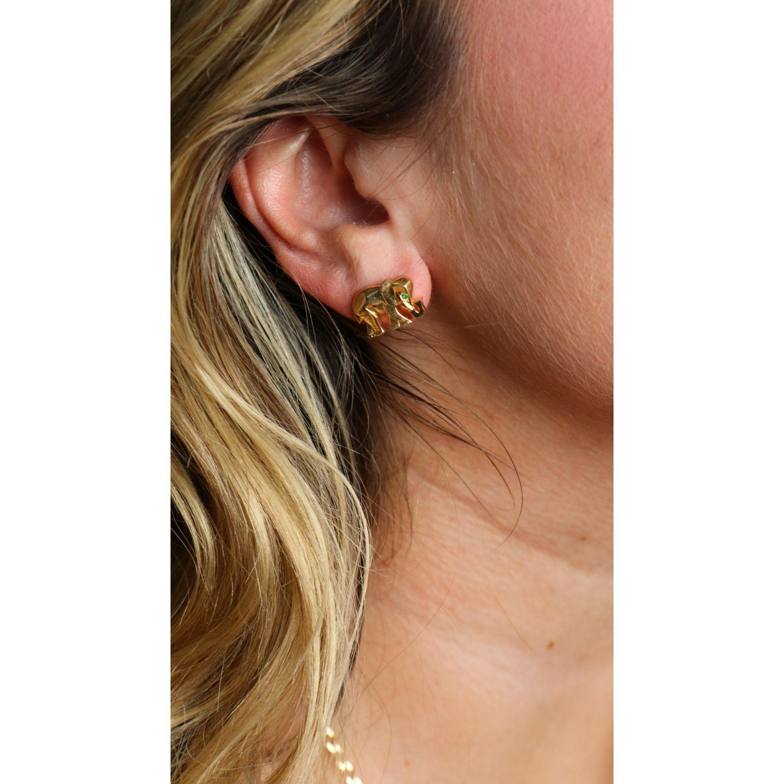 Taille ronde Boucles d'oreilles éléphant Cartier Oeil d'émeraude Or jaune 18K en vente