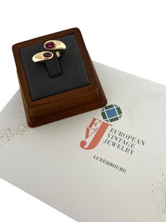 Cartier Ellipse Yellow Gold Ring Two Crossed Heads with Rubies