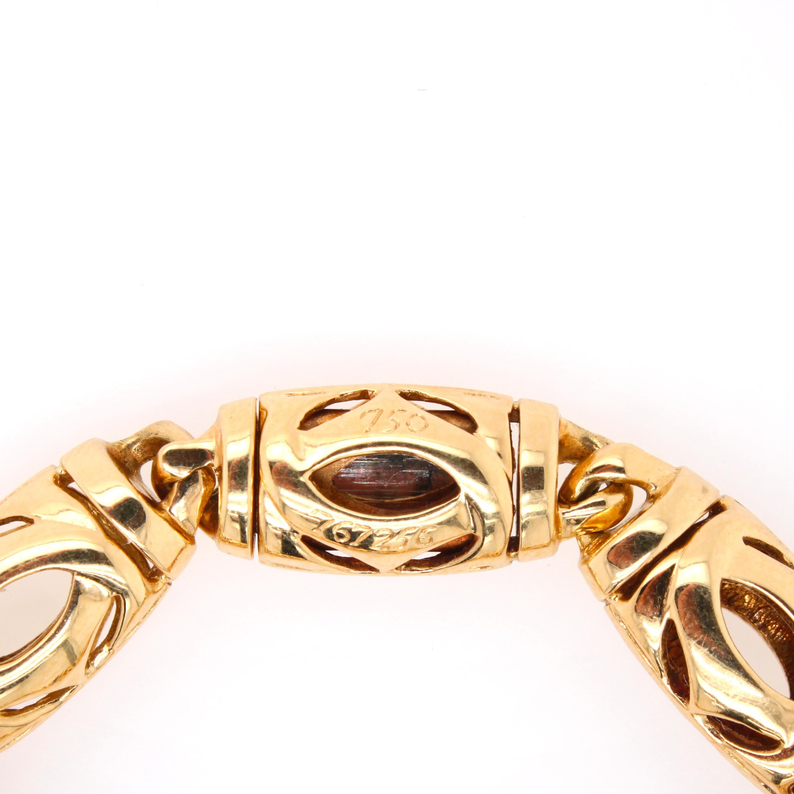 Cartier Emblem 18 Karat Gold Kette Halskette im Zustand „Hervorragend“ in Idar-Oberstein, DE