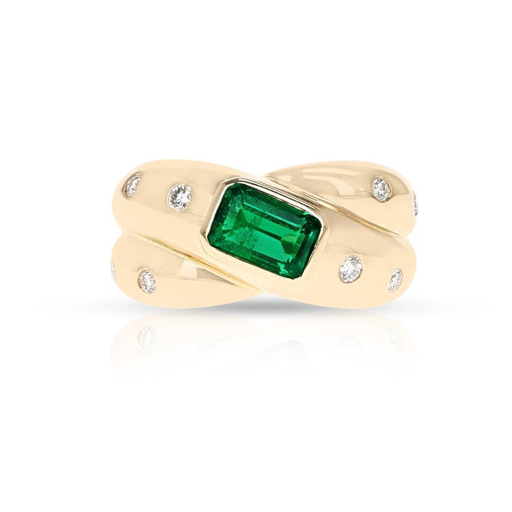 Cartier Criss Cross Ring mit Smaragd und Diamant, 18 Karat im Zustand „Hervorragend“ im Angebot in New York, NY