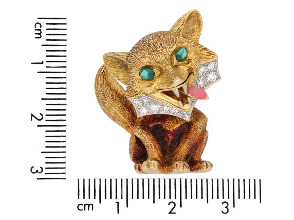 Cartier emerald and diamond fox brooch, circa 1940. In Good Condition For Sale In London, GB