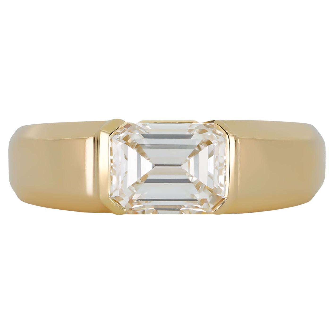 Solitario de diamante talla esmeralda Cartier, francés, hacia 2000.