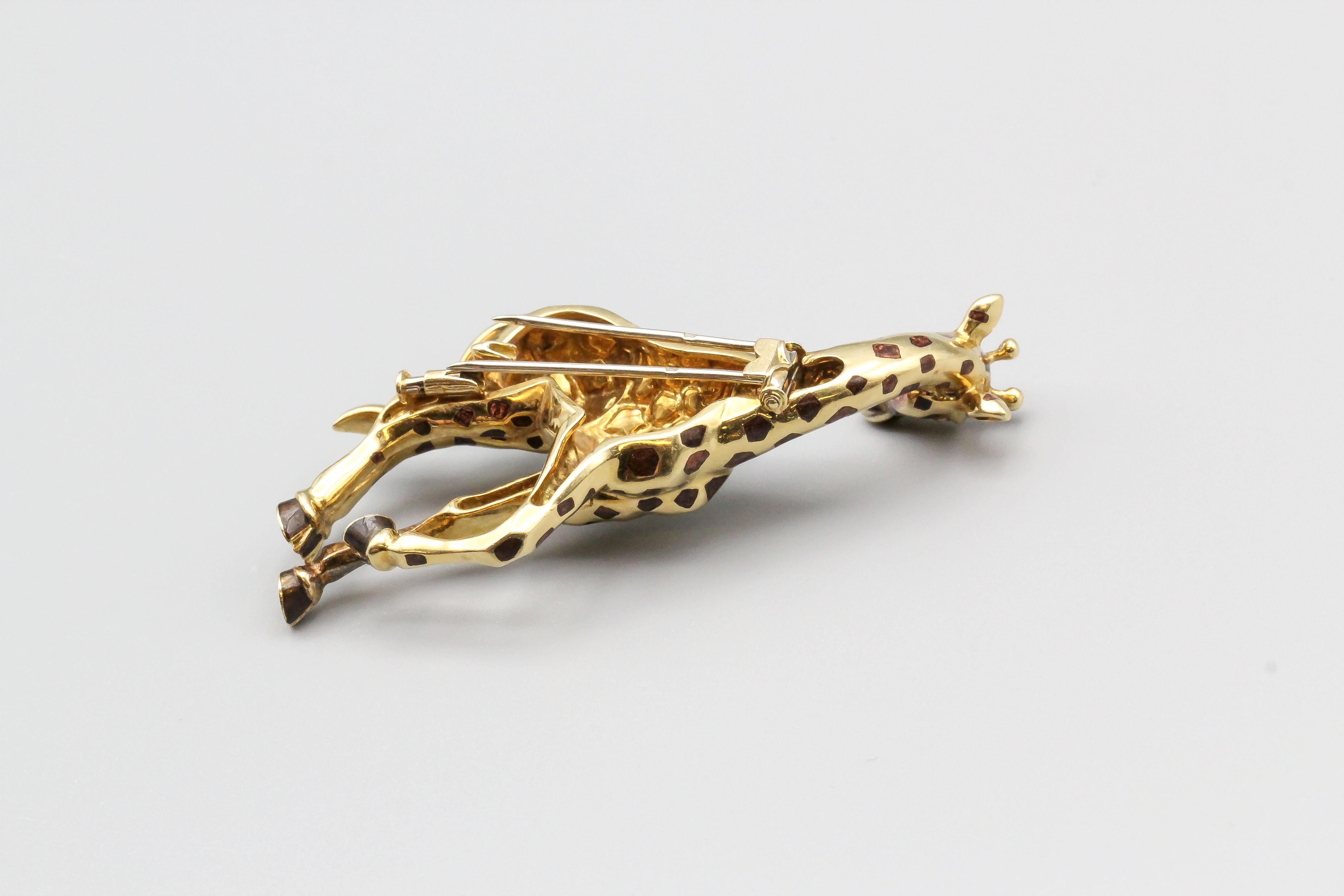 Fine emerald and enamel on 18K yellow gold brooch by Cartier. It resembles a giraffe, with brown enamel spotsand  emerald eyes and 18K gold setting. 

Hallmarks: Cartier, French 18K gold assay marks, 750, reference numbers.