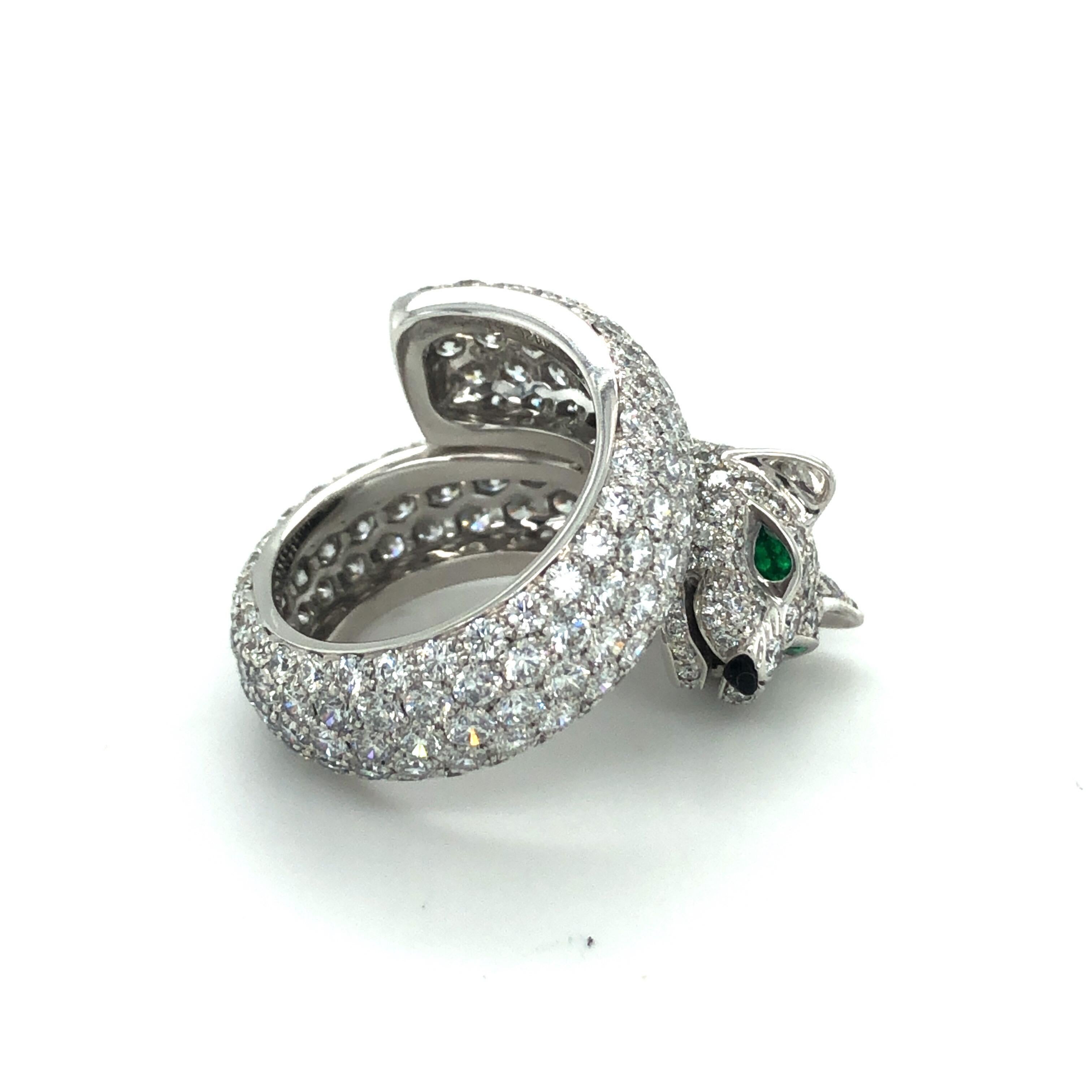 Cartier Lakarda Panthere-Ring, Smaragd, Onyx, Diamant, 18 Karat Weißgold (Zeitgenössisch) im Angebot