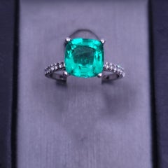 Cartier Emerald ring with Diamond