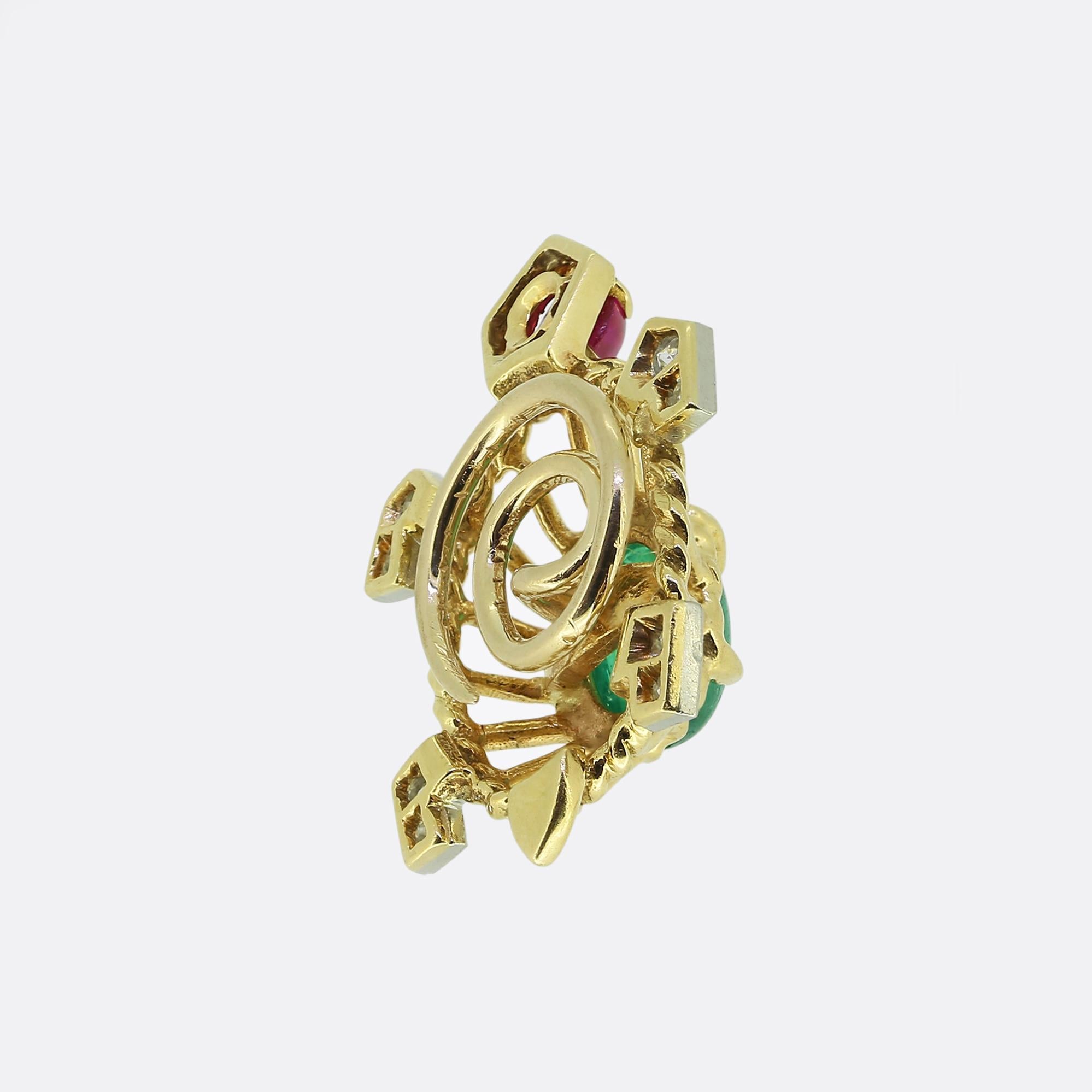 Broche Cartier Tortuga Esmeralda, Rubí y Diamantes en Bueno estado para la venta en London, GB