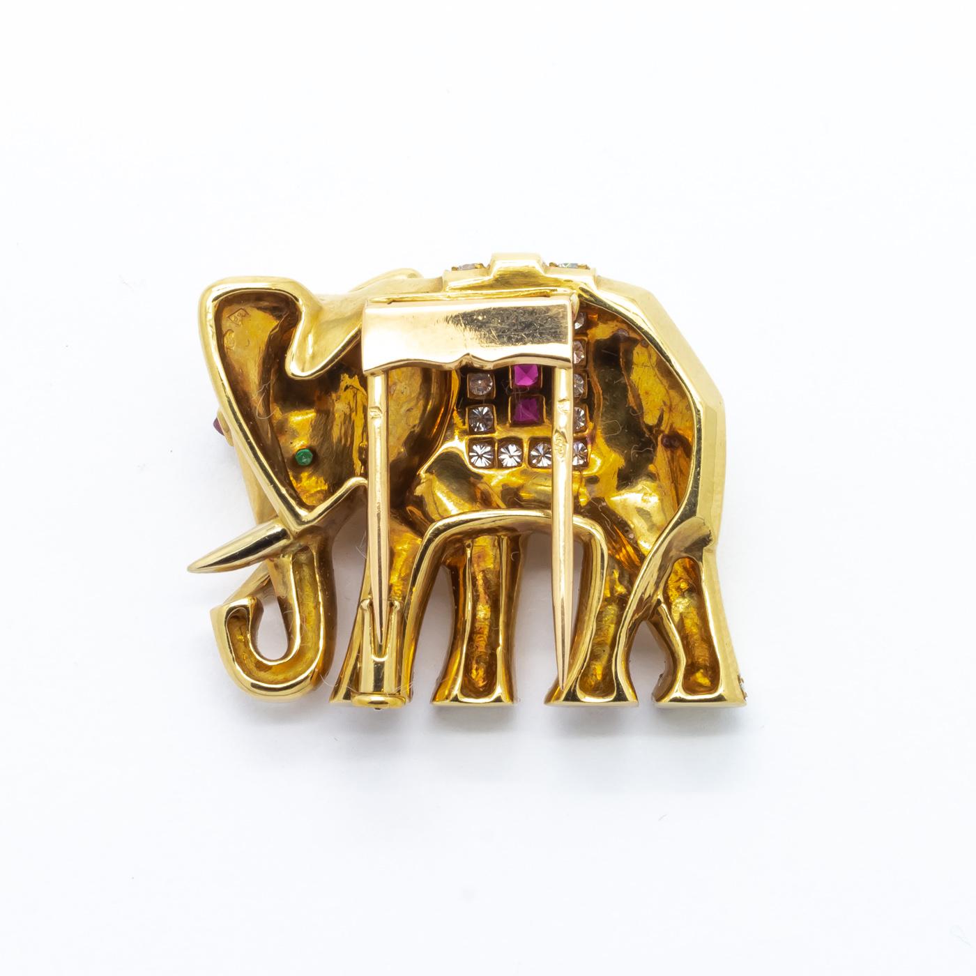 Cartier Broche éléphant en or, émeraude, rubis et diamant 1