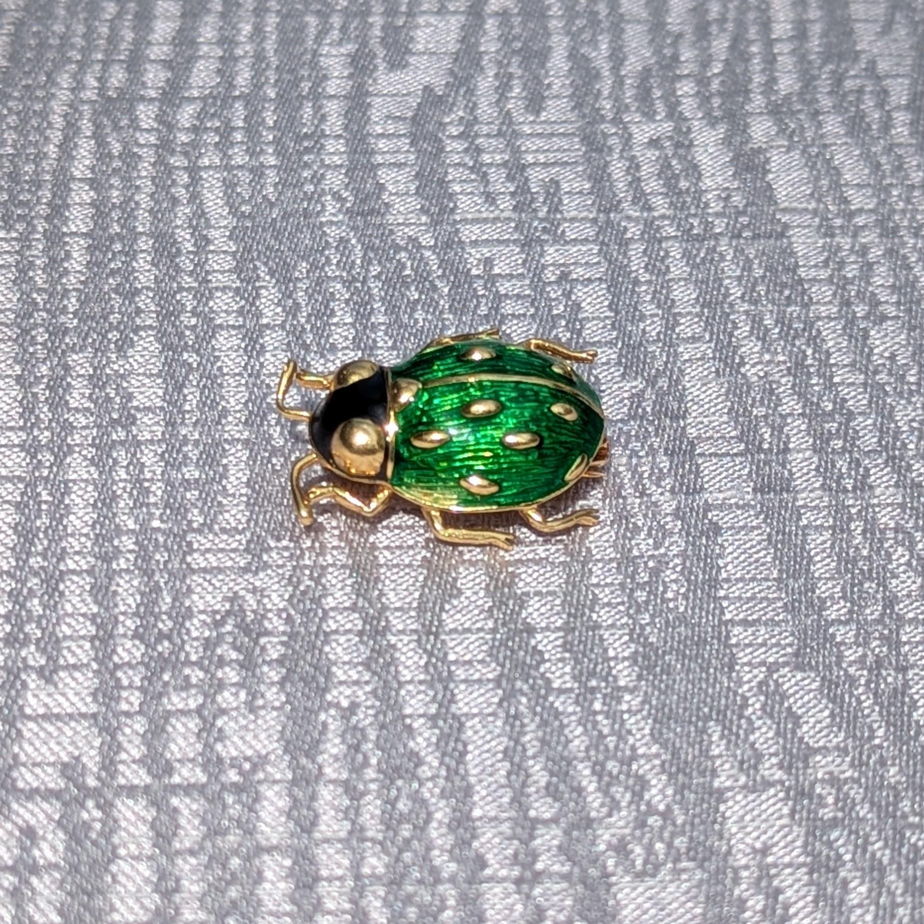 Women's or Men's Cartier Enamel and 18K Yellow Gold Ladybug Brooch Pin For Sale