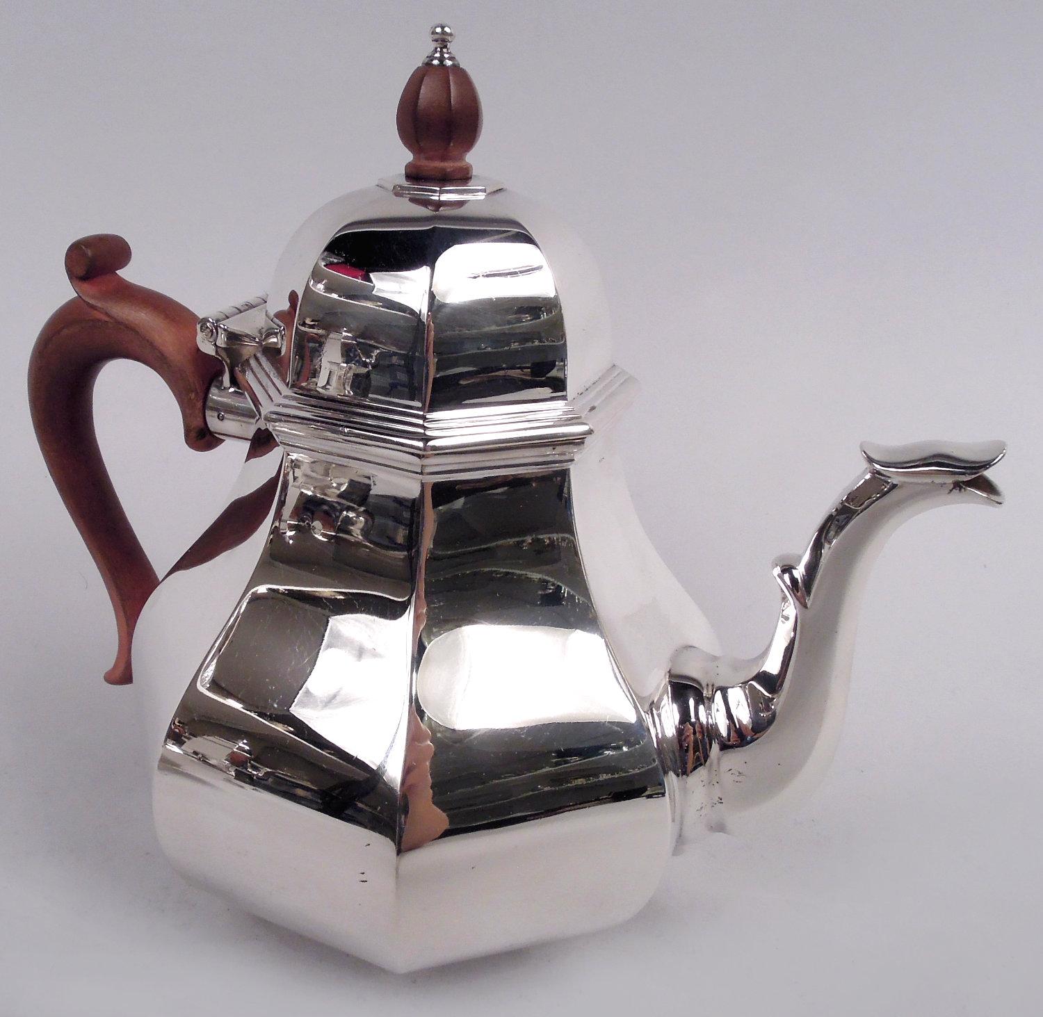 Juego de café y té de 4 piezas de plata de ley georgiana inglesa Cartier Británico en venta