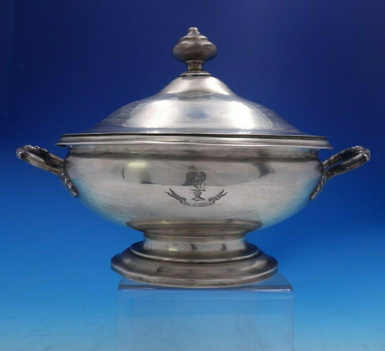 Chartier

Outstanding English Georgian sterling silver handwrought covered vegetable bowl with pedestal base and applied handles made in London in 1702. This piece has measures: 8