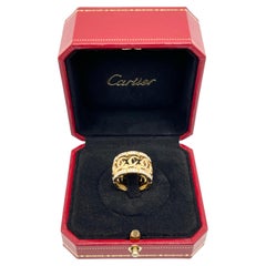 Bague Cartier Entrelacés C de Cartier en or jaune 18 carats sertie de diamants, avec motif « Double C » et bande large