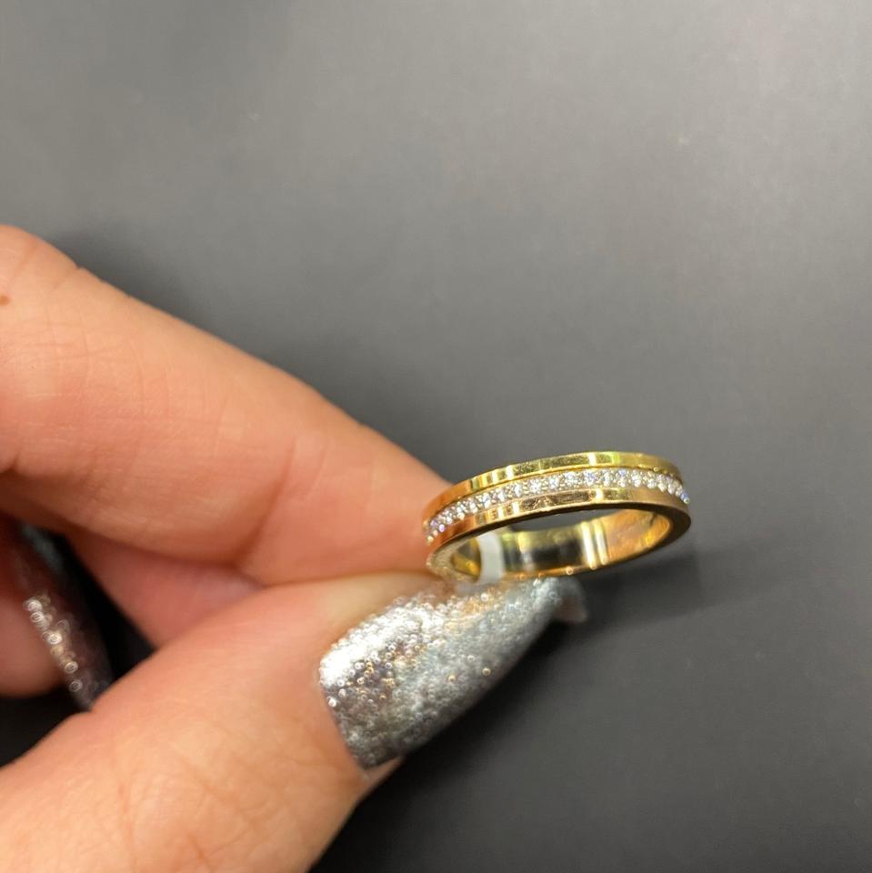 Cartier diamond wedding band size 4.5 fully hallmarked. Tri color gold but looks gold overall.
WIDTH: 3.5mm
THICKNESS: 1.5mm
GRAMS: 4.05gr