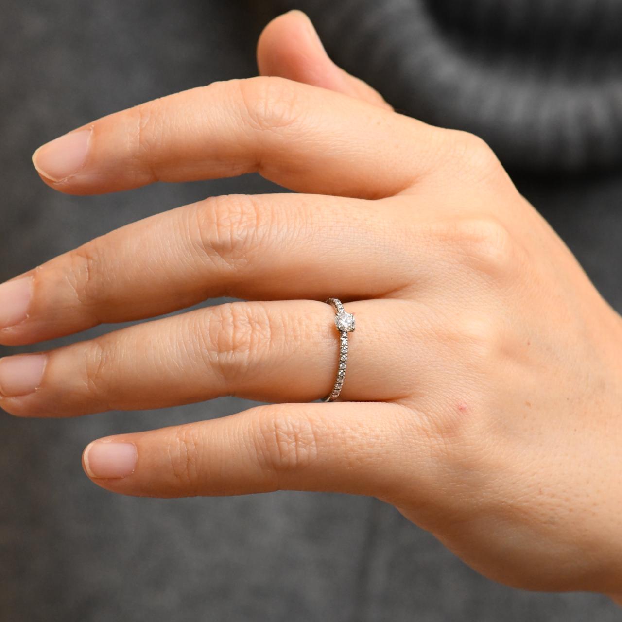 Taille ronde Cartier Etincelle Solitaire Diamond Platinum Ring Size 51 GIA Certified en vente