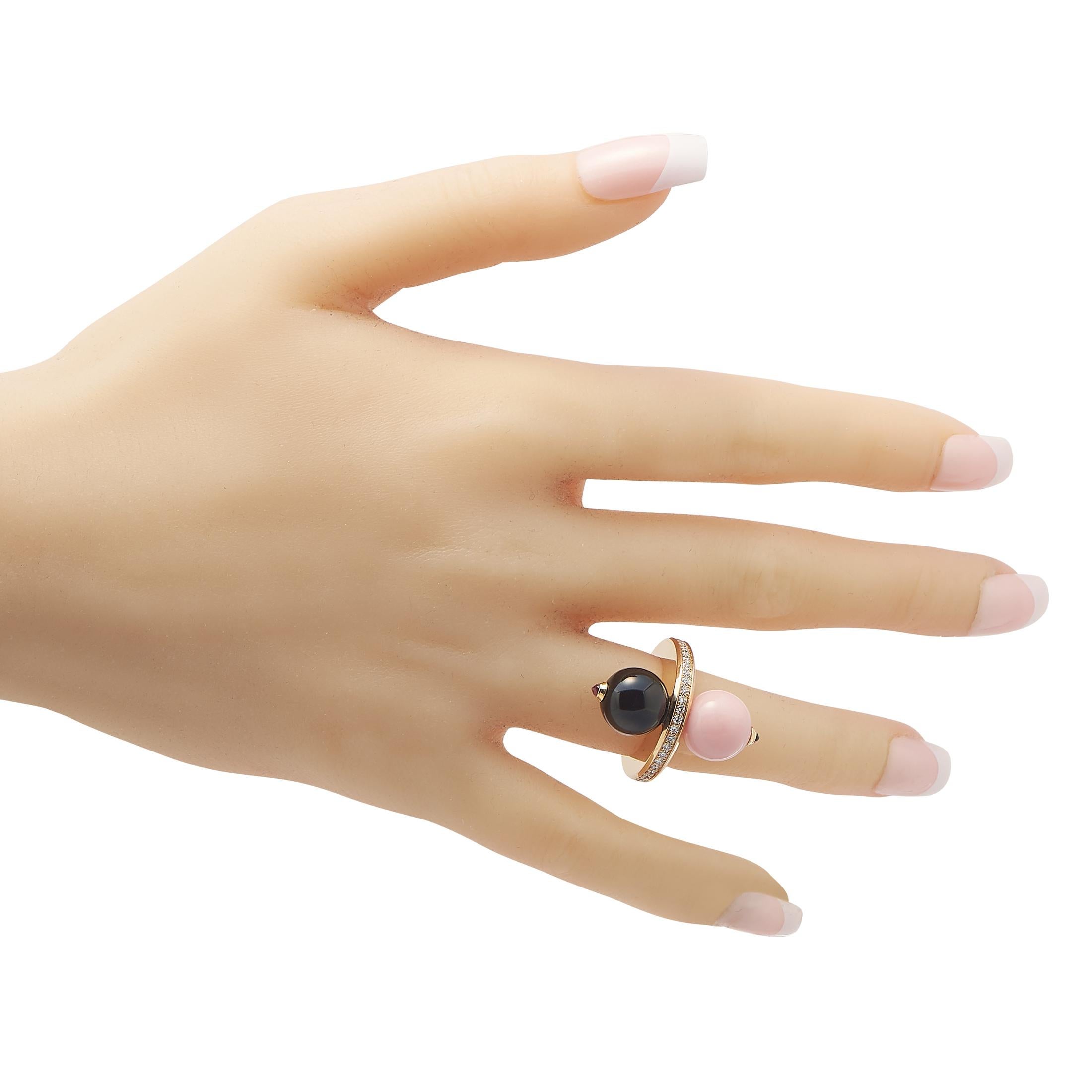 Dieser Ring aus der Cartier Evasions Joaillières Kollektion ist anders als alles, was Sie bisher gesehen haben. Dieses unglaublich luxuriöse Schmuckstück verfügt über ein einzigartiges Band aus 18 Karat Roségold in der Mitte, das von 0,65 Karat