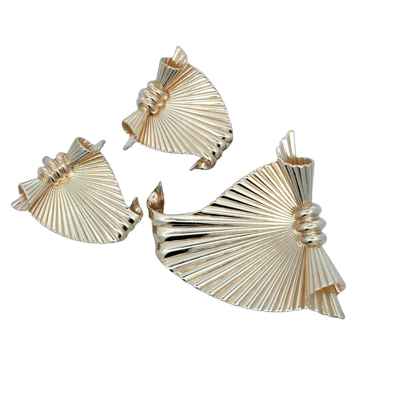 Ensemble de boucles d'oreilles et de broches à ruban en éventail de Cartier en vente 5