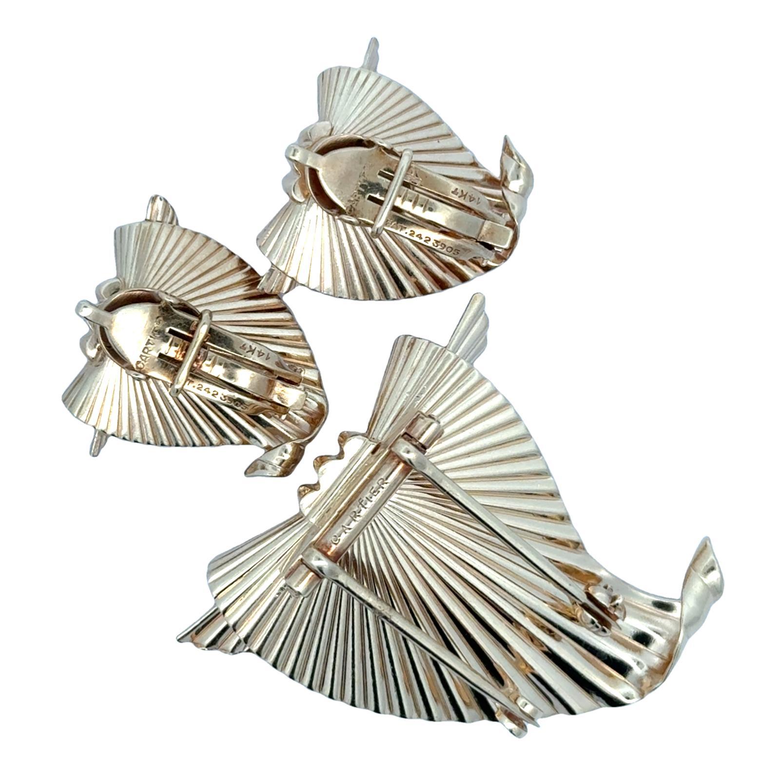 Ensemble de boucles d'oreilles et de broches à ruban en éventail de Cartier en vente 4