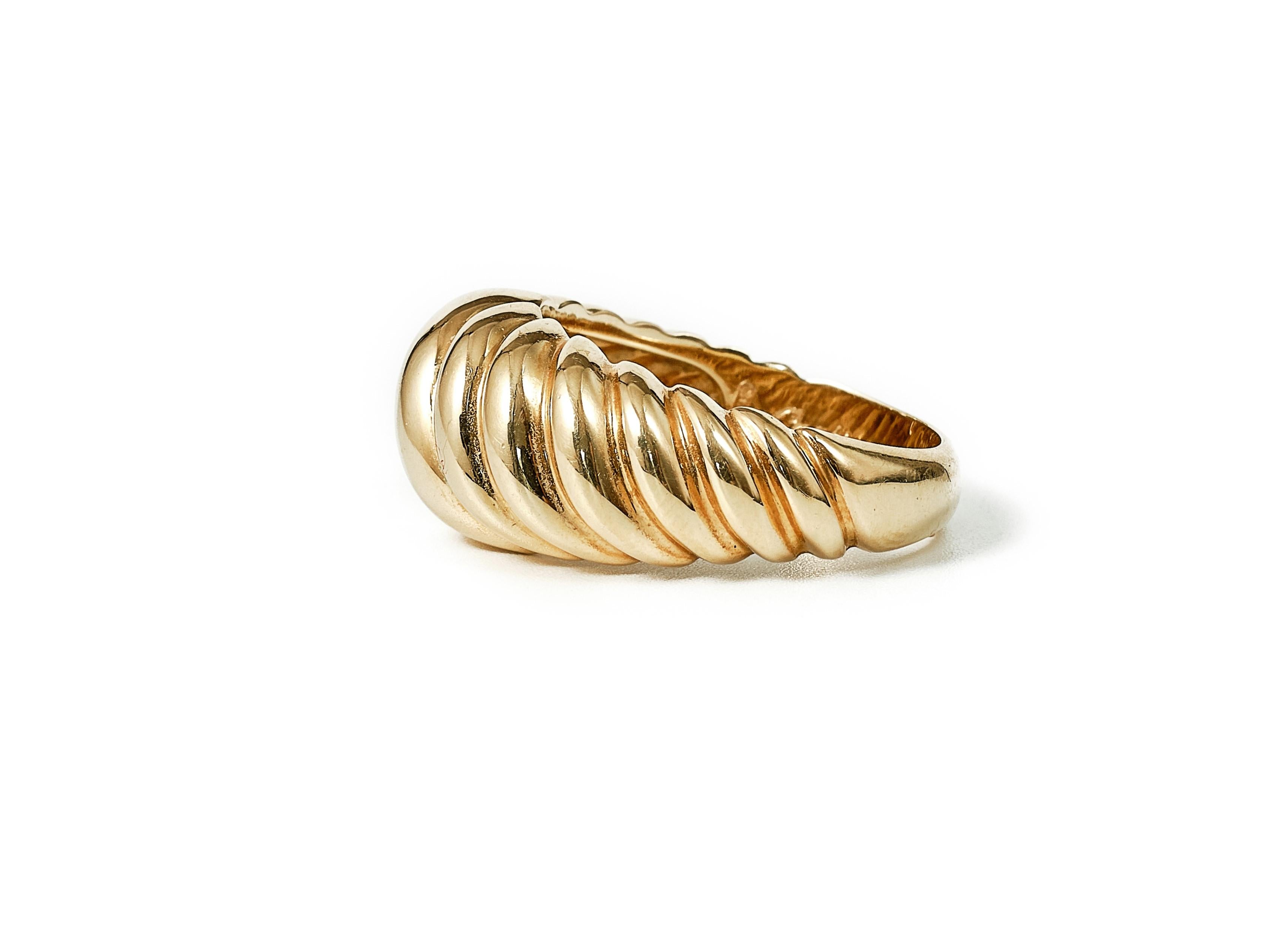 Cartier fluted dome 18 karat gold ring In Good Condition In Malmö, Skåne län