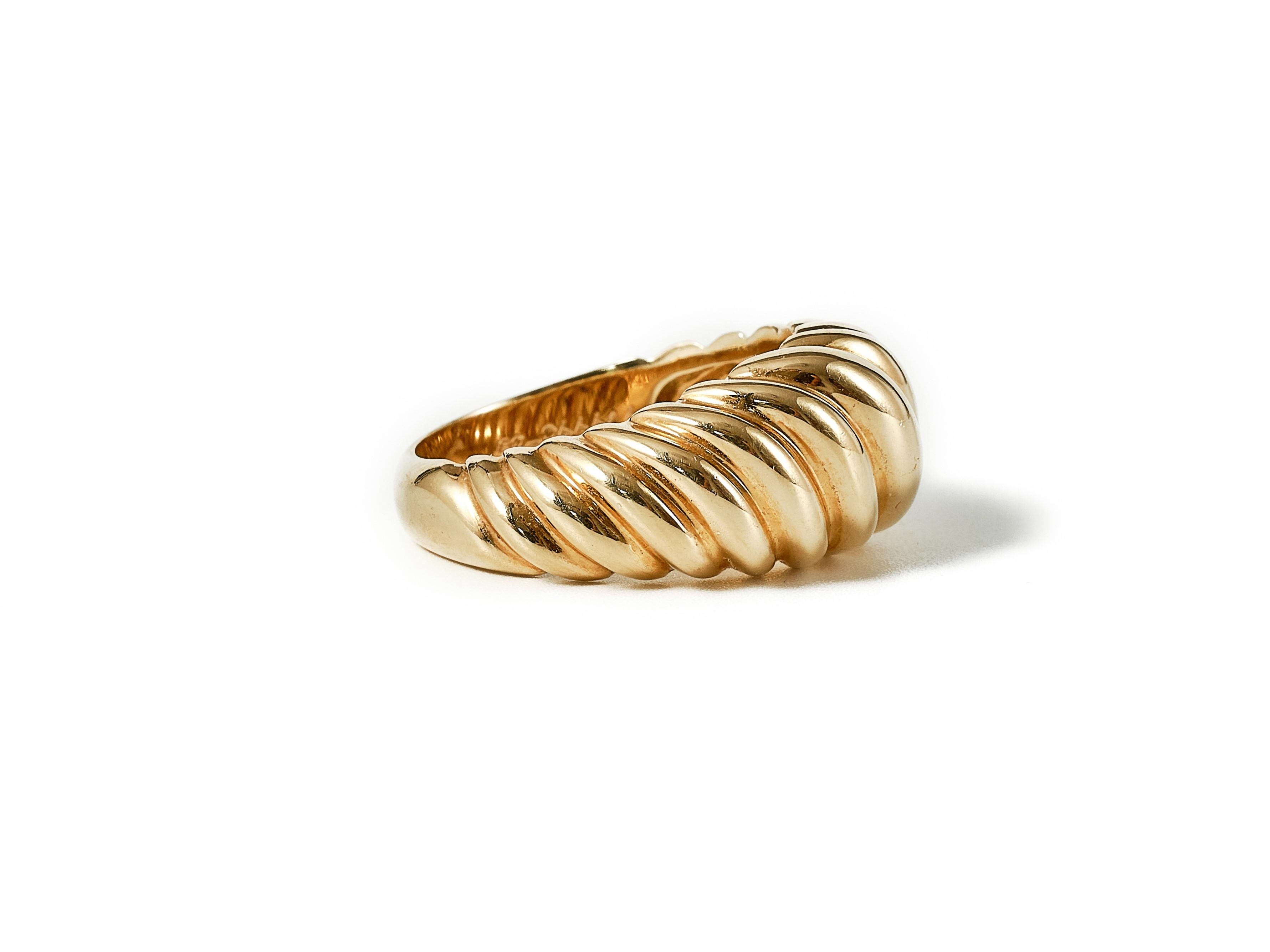 Women's or Men's Cartier fluted dome 18 karat gold ring