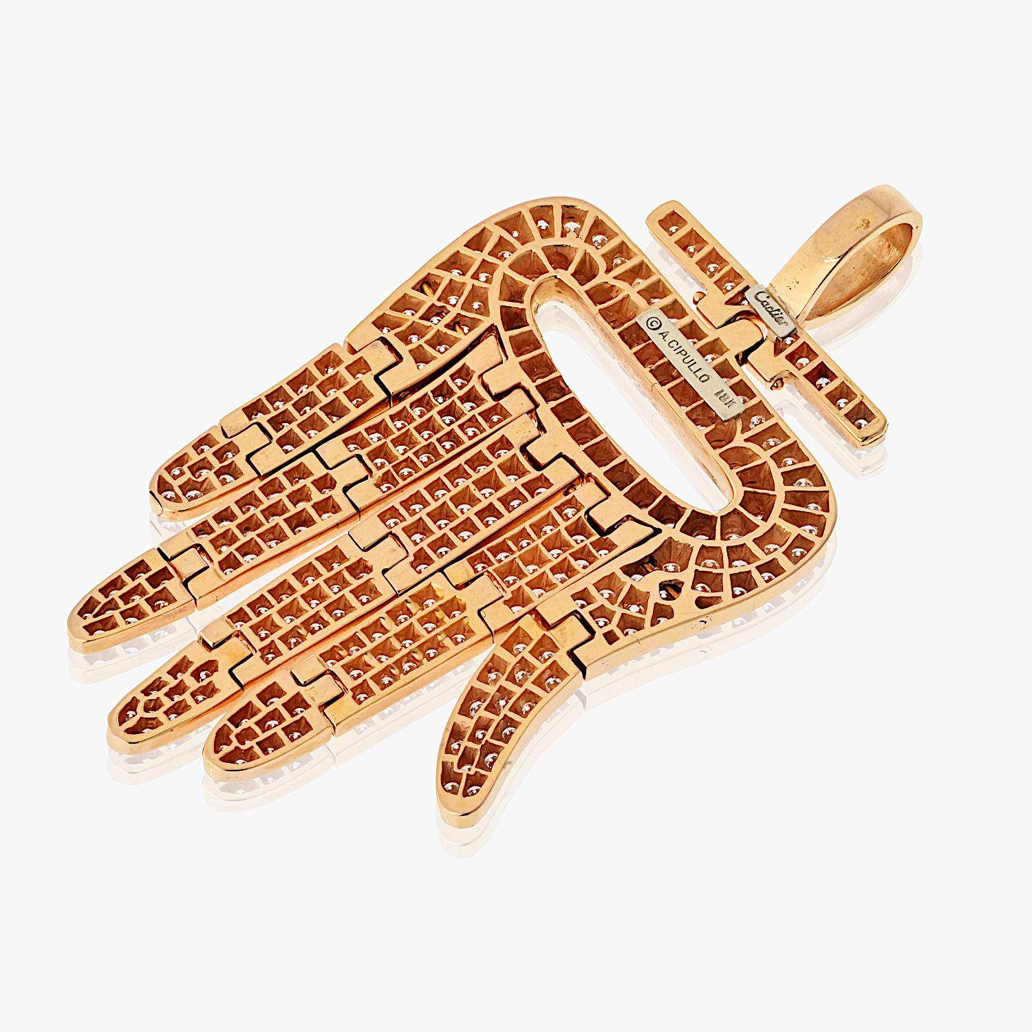 Cartier Ciondolo Hamsa in oro rosa 18 carati con diamanti incastonati e taglio rotondo In condizioni ottime in vendita a New York, NY