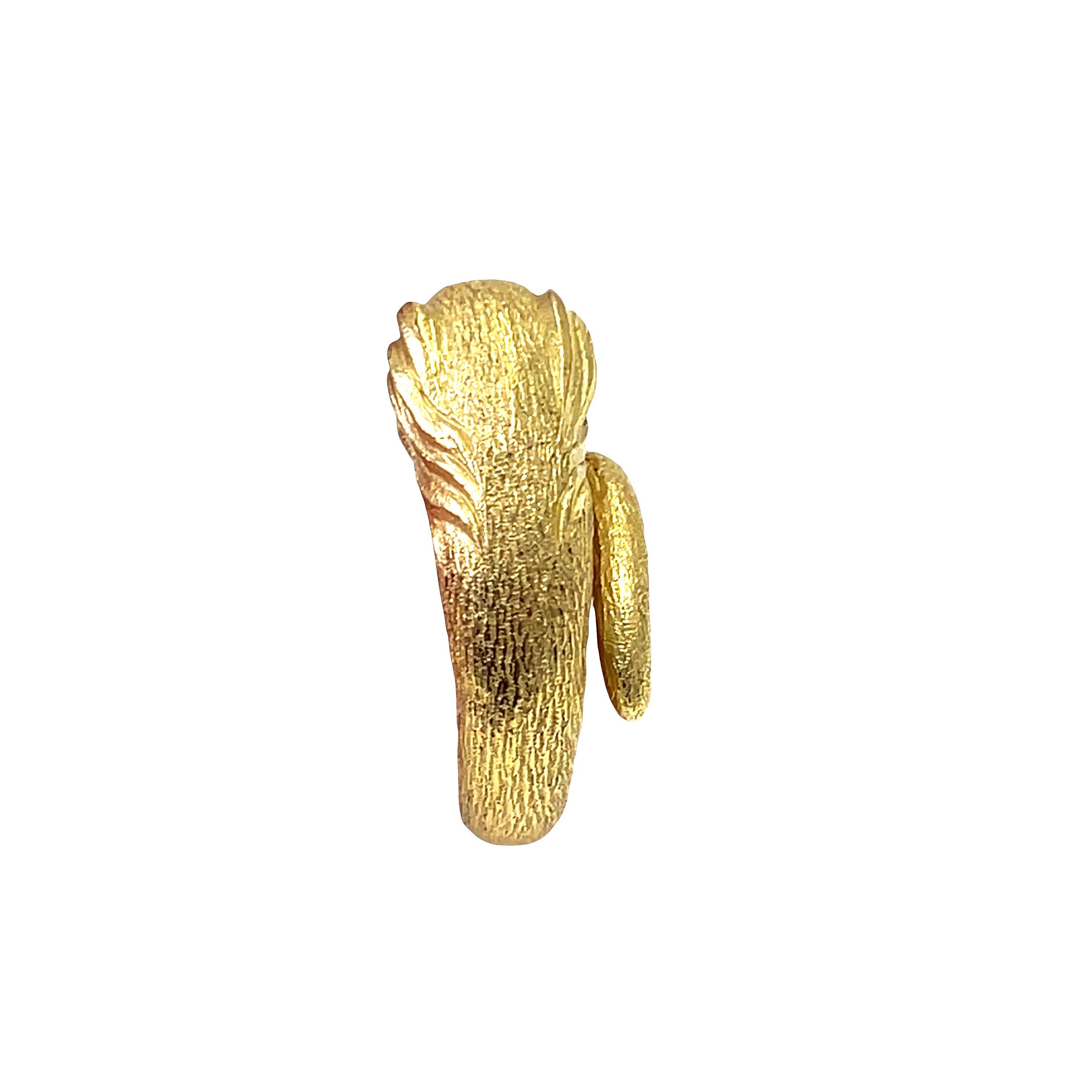 Bague lévrier en or jaune 18 carats de Cartier France Bon état - En vente à New York, NY