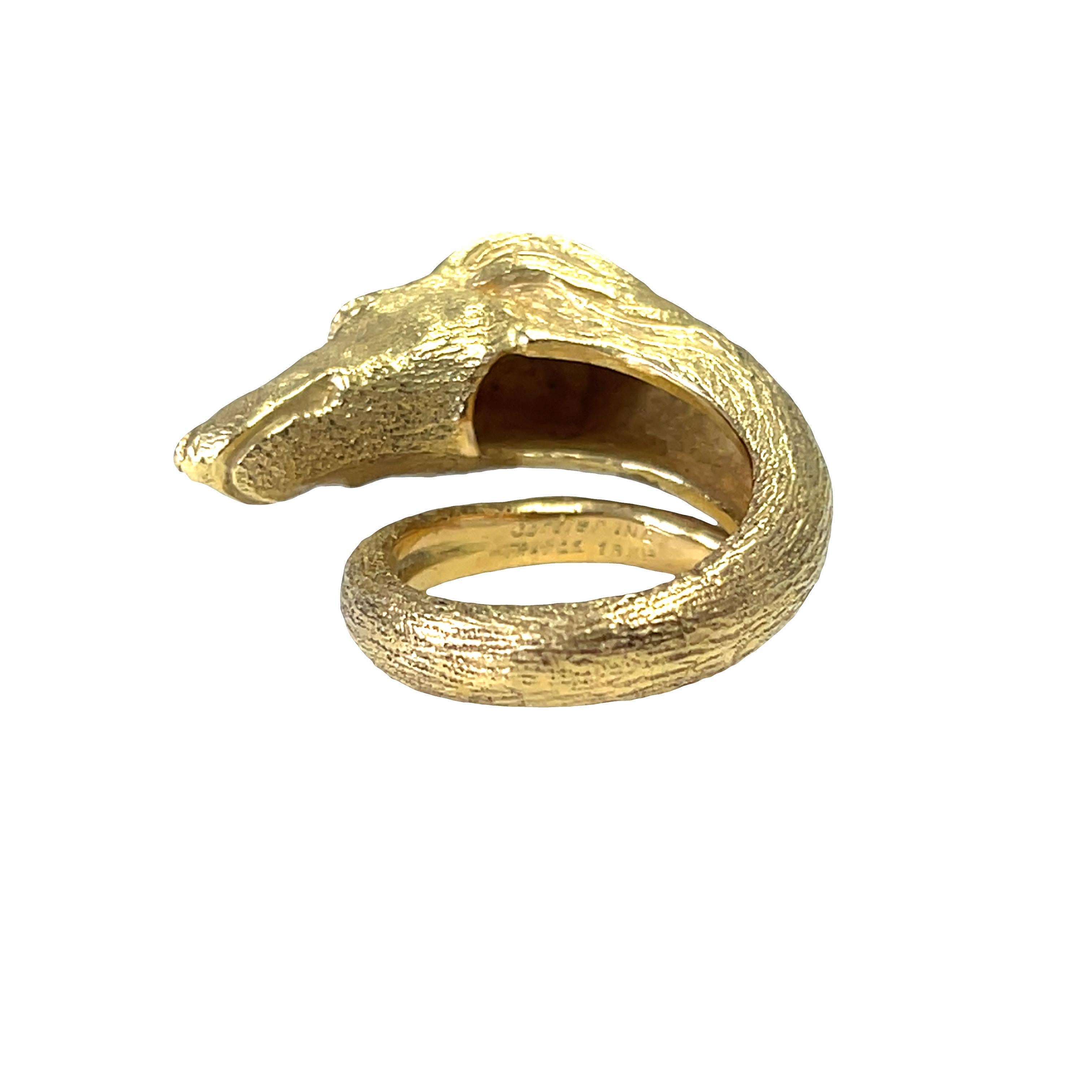 Bague lévrier en or jaune 18 carats de Cartier France en vente 1