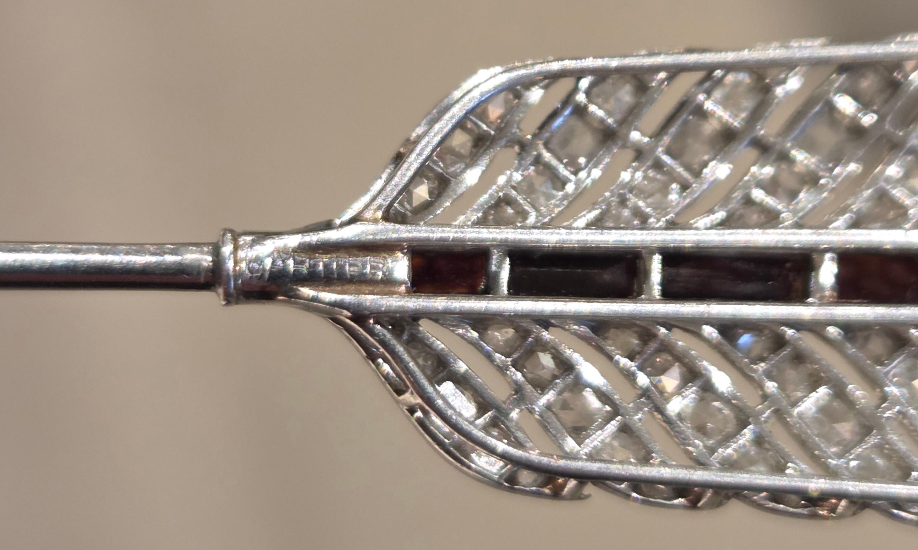Cartier, France Art déco Broche Arrow en diamant rose et onyx en vente 1
