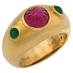 Bague en or jaune 18k Cartier French 2 carats saphir rose sculpté émeraude