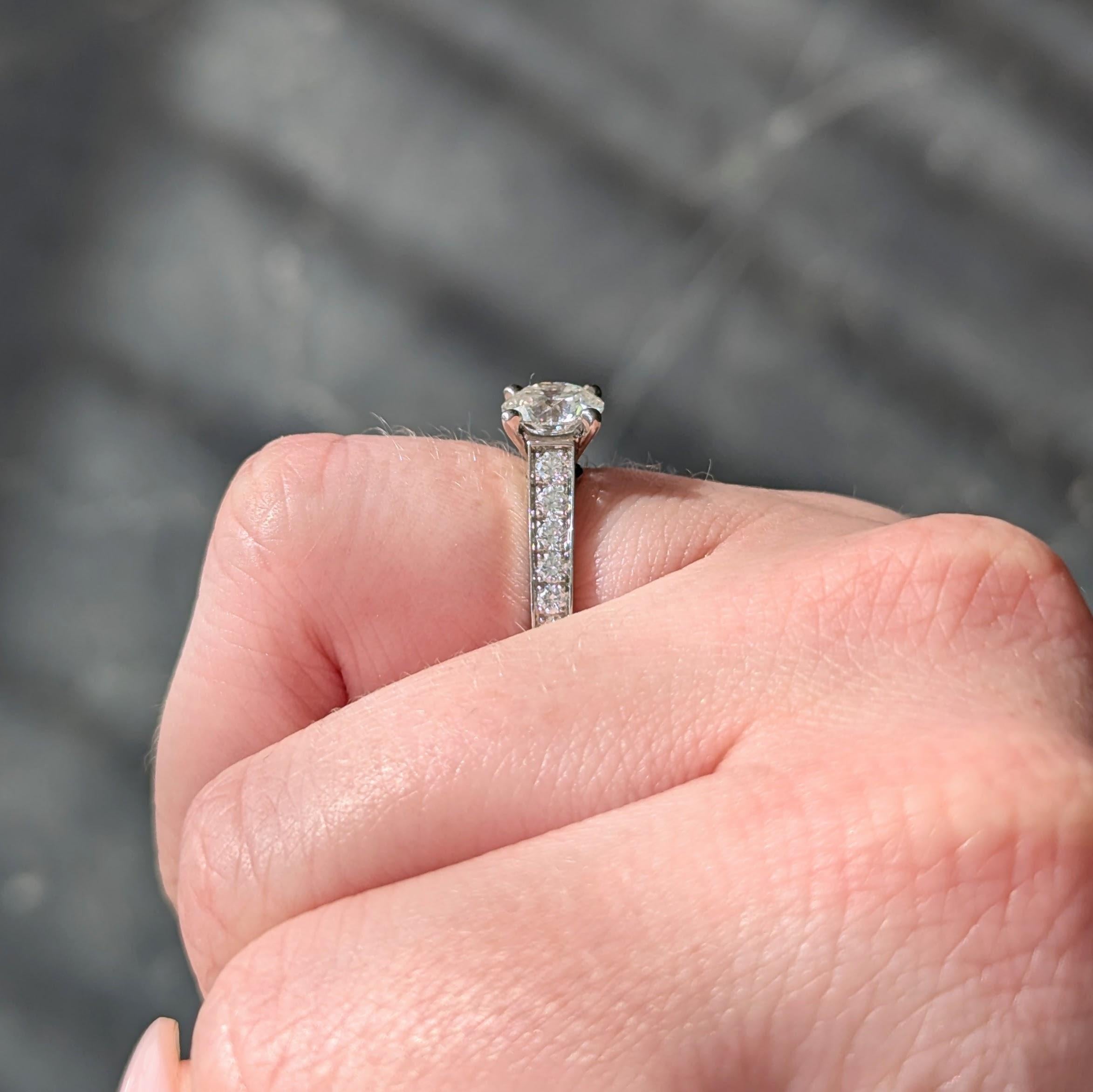 Anillo de Compromiso Contemporáneo de Platino con Diamante Brillante de 2,00 quilates Cartier Francés en venta 7