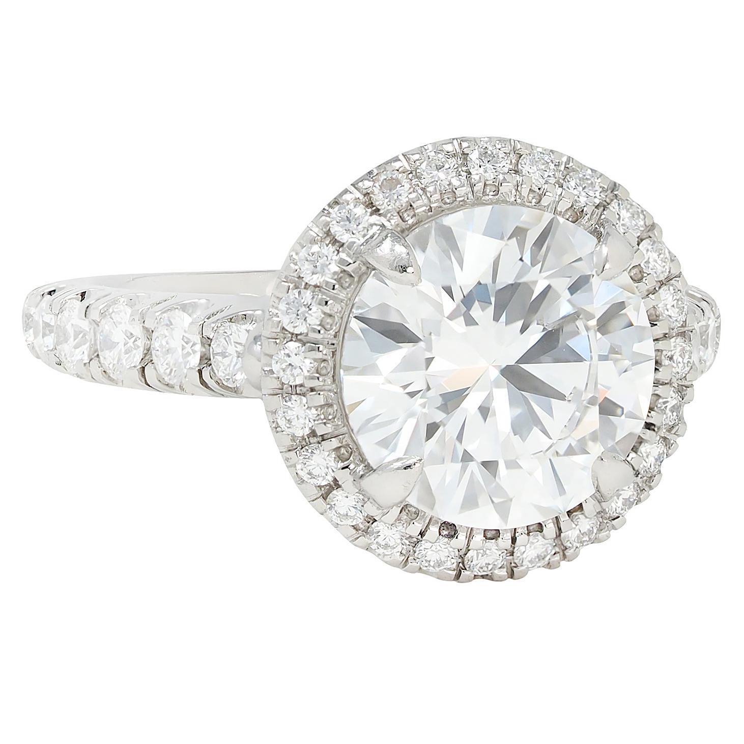 Contemporaneo Cartier Anello di fidanzamento a forma di aureola in platino con diamante da 2,60 CTW GIA in vendita