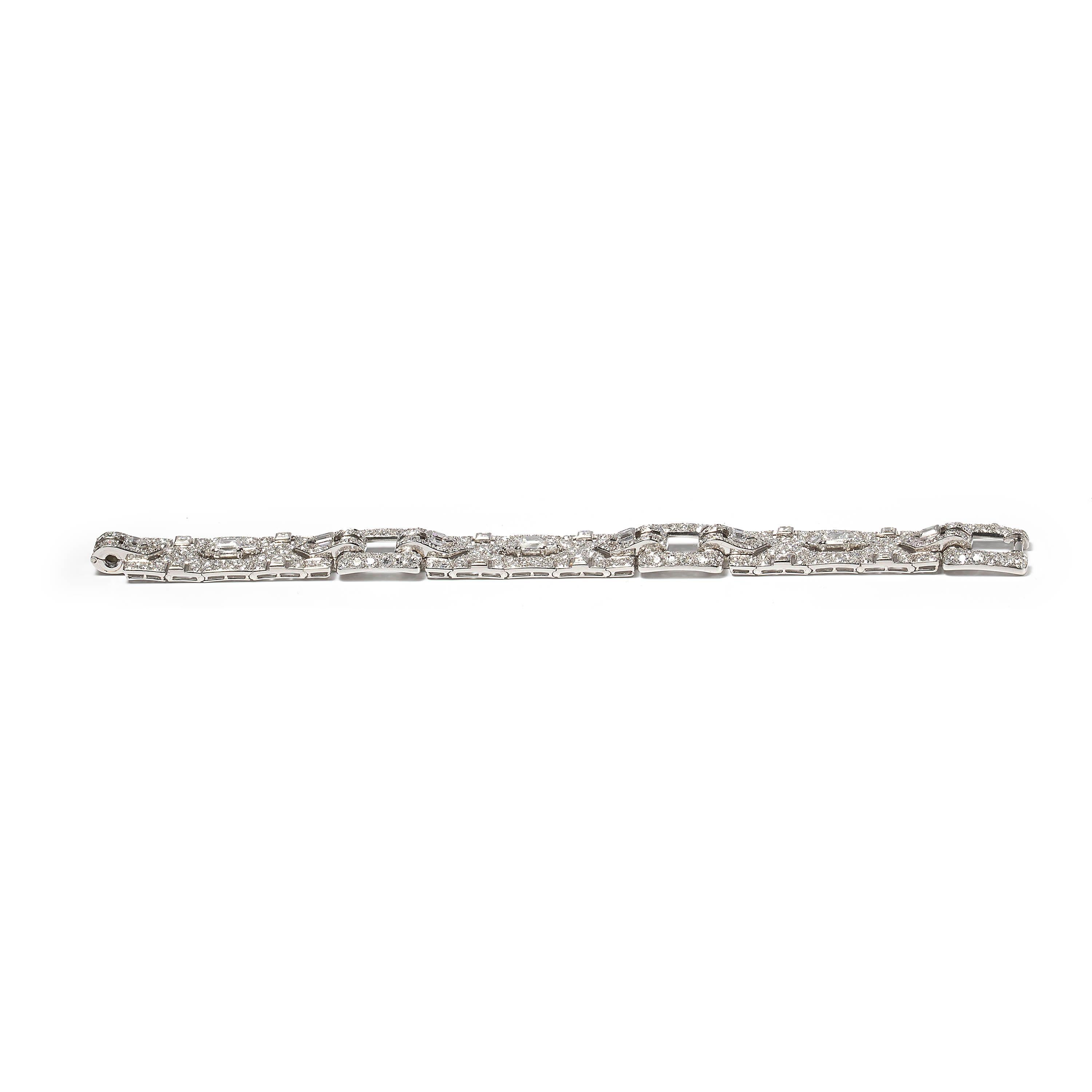 Brilliant Cut Cartier French Art Deco Diamond and Platinum Bracelet, 18.70 Carats, Circa 1929 For Sale