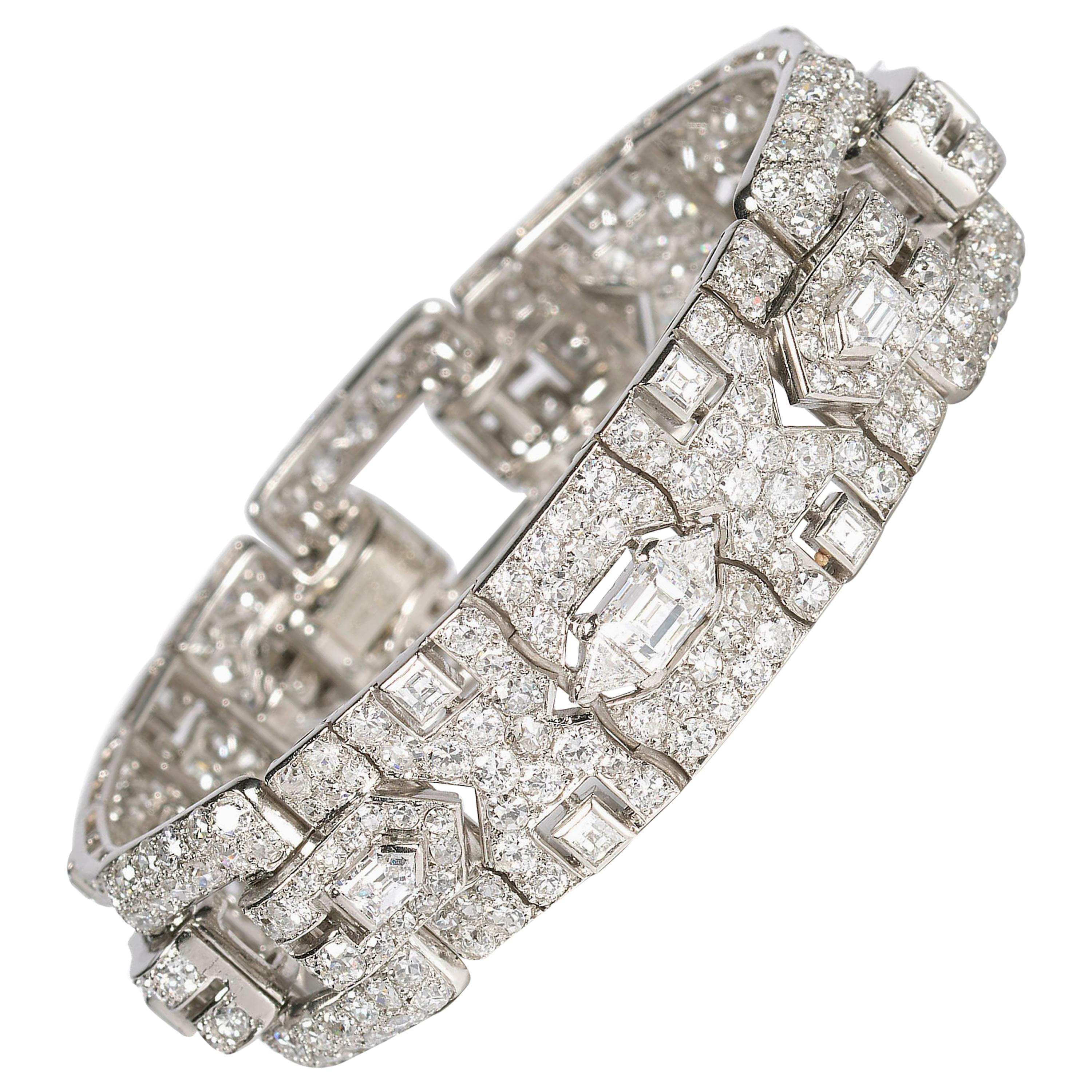 Cartier French Art Deco Diamond and Platinum Bracelet, 18.70 Carats, Circa 1929 For Sale