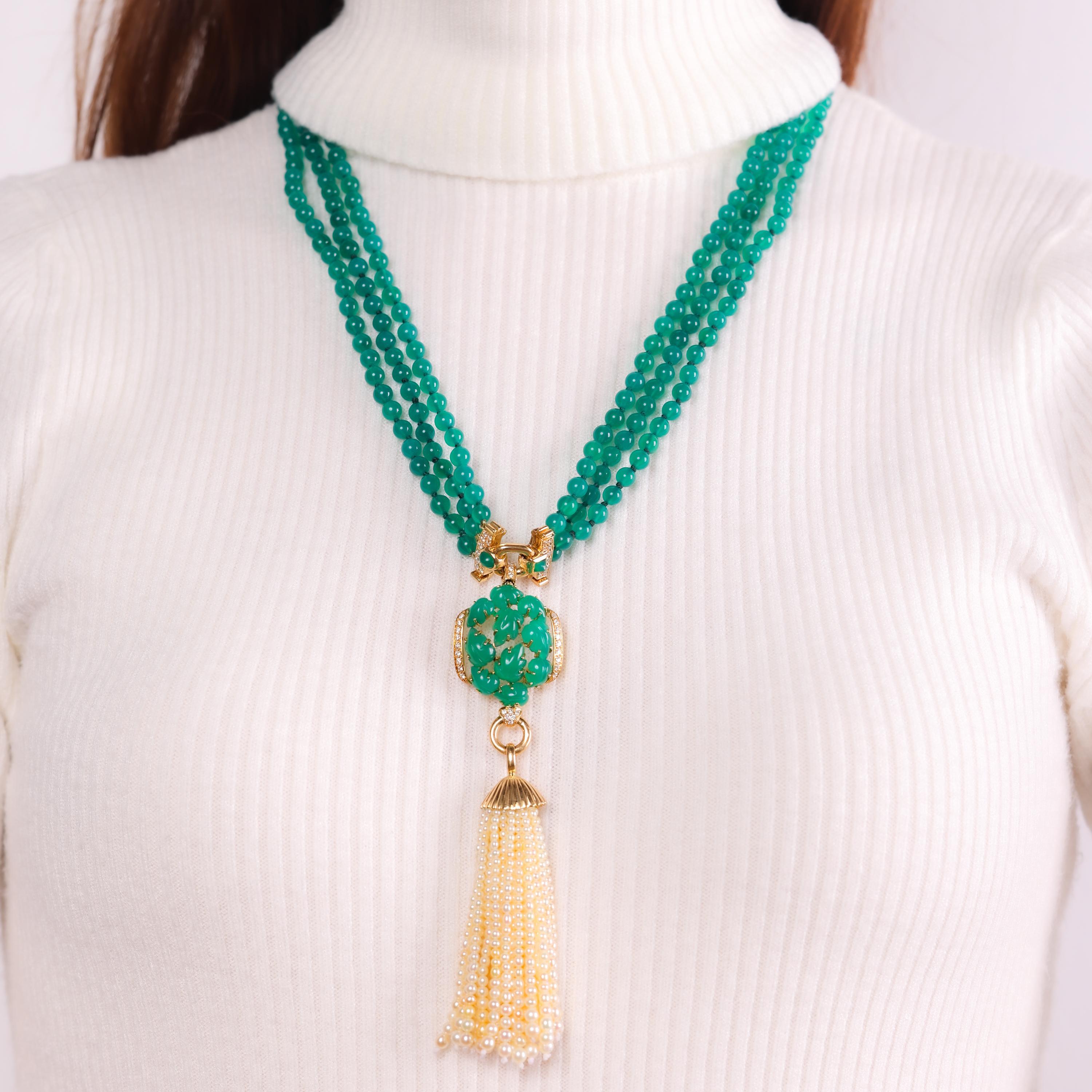 This vintage Cartier necklace combines elegant chrysoprase stones, luminous saltwater pearls, and dazzling diamonds in a luxurious 18k yellow gold design. A timeless and sophisticated piece from the 1980s.

Brand: Cartier
Center stone: Cabochon and