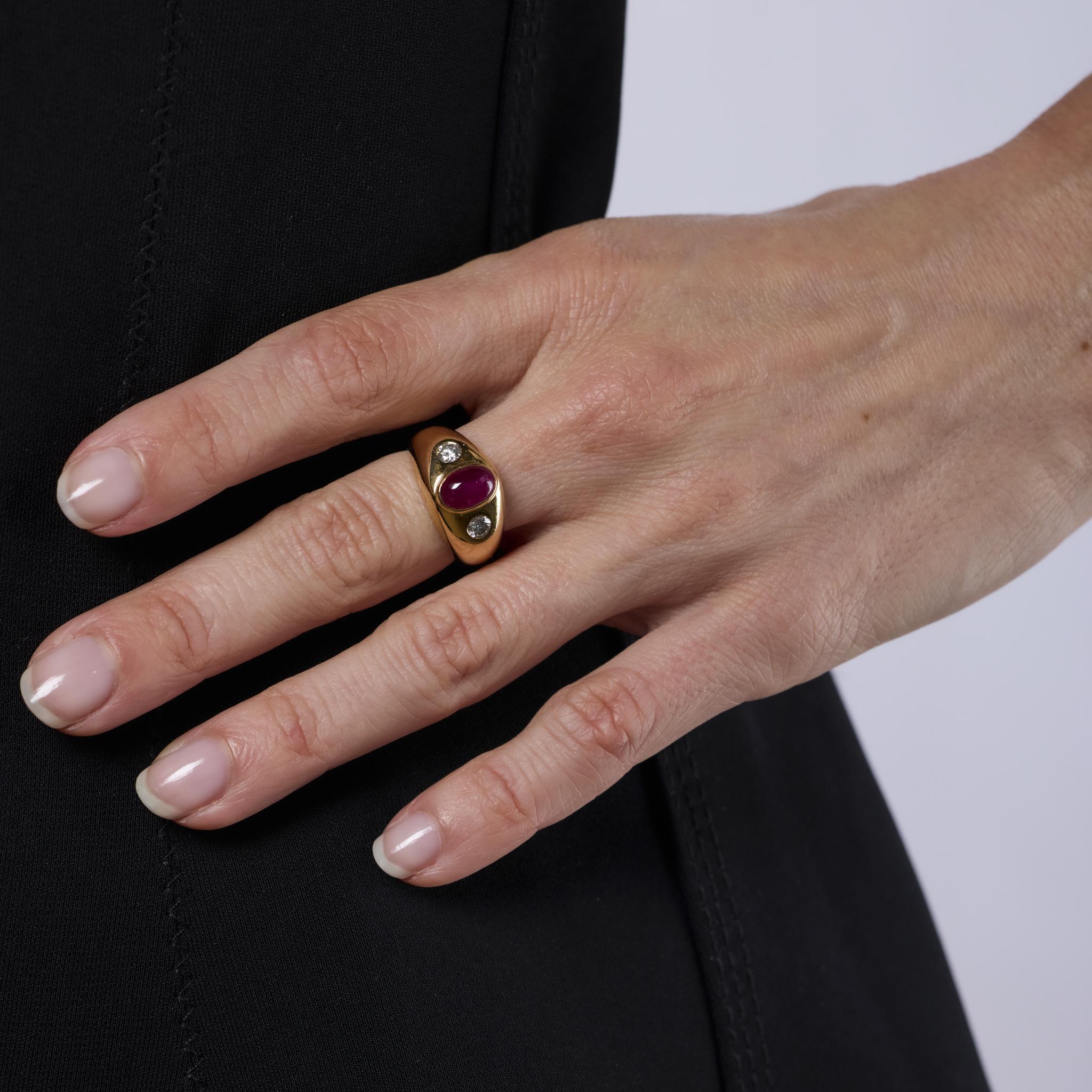Cartier Französischer Rubin-Diamant-Ring aus 18 Karat Gelbgold (Moderne) im Angebot
