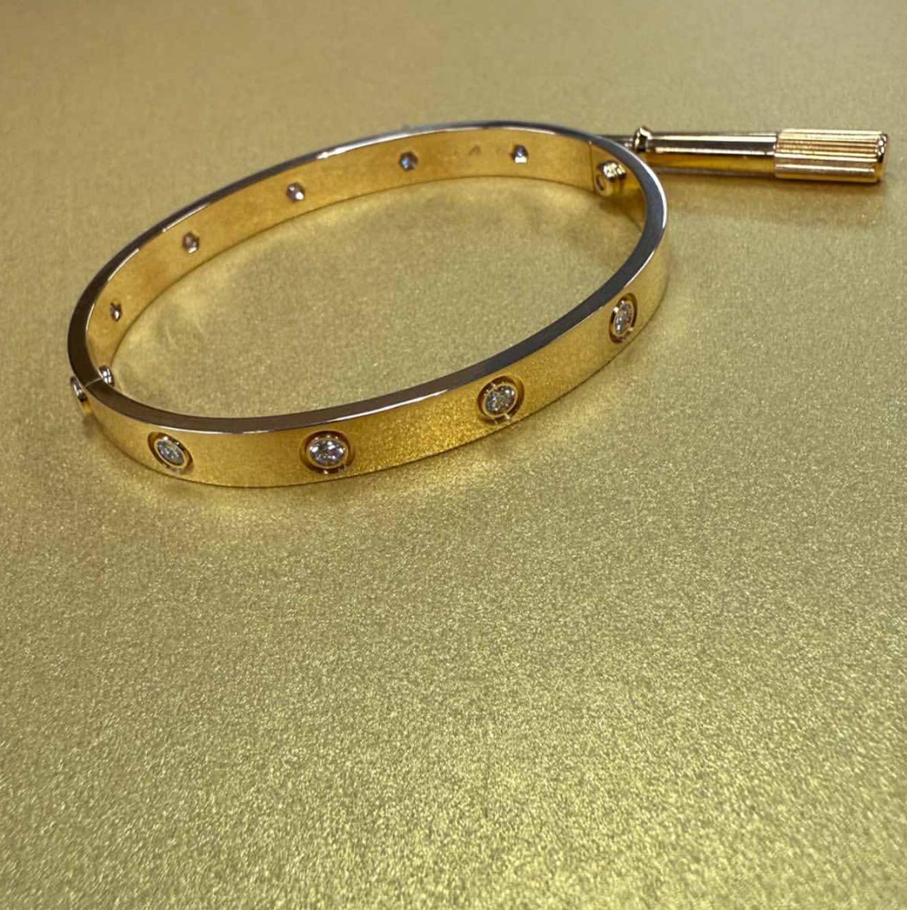 Cartier Bracciale dell'Amore con Diamanti 10P Misura 17 in Oro Giallo 18K in vendita 8