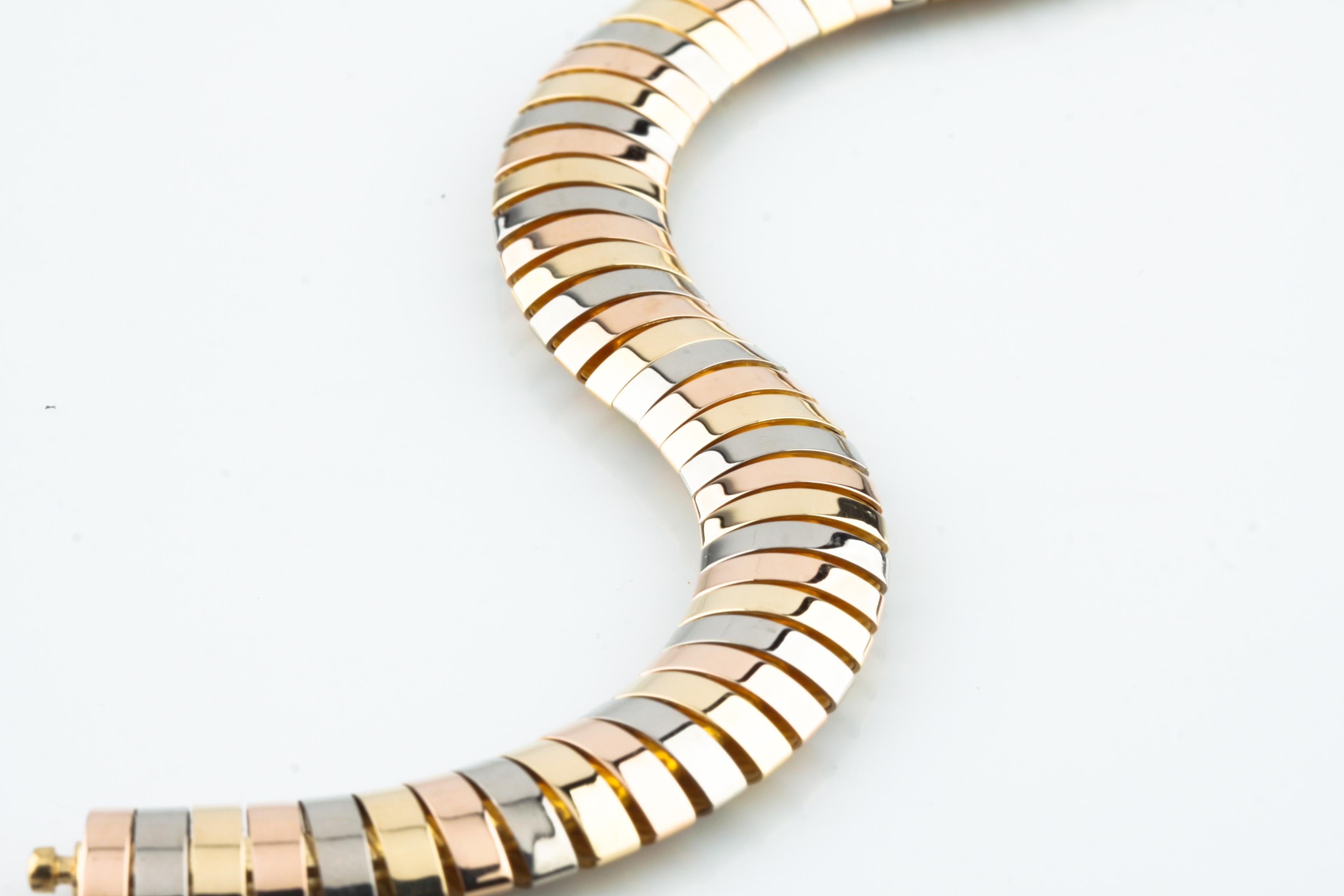 Contemporain Cartier Bracelet à maillons vintage tricolore en or 18 carats style pipe à gaz en vente