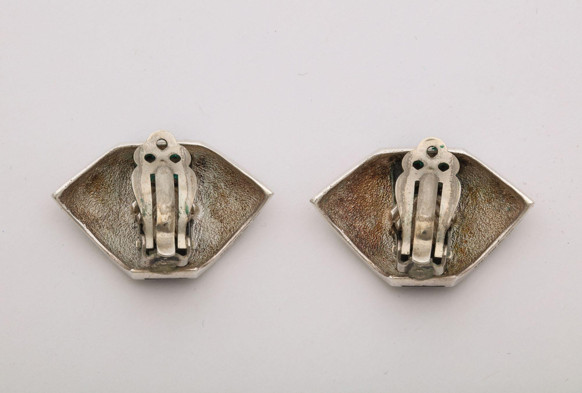 Boucles d'oreilles clips géométriques en argent, onyx et or 18 k de Cartier Excellent état - En vente à New York, NY
