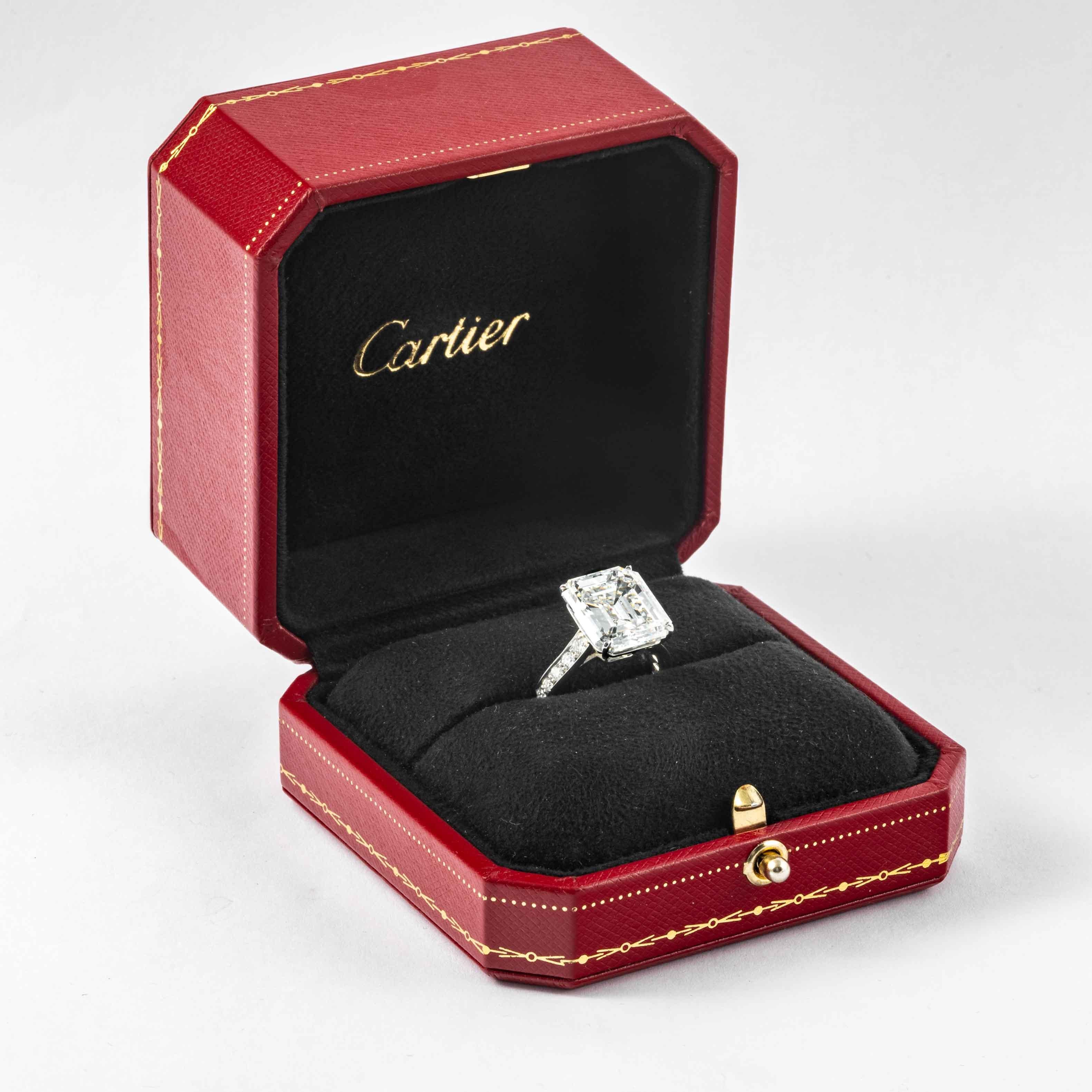 Cartier, bague en platine et diamant taille émeraude certifié GIA 10,29 carats I VS2 en vente 3