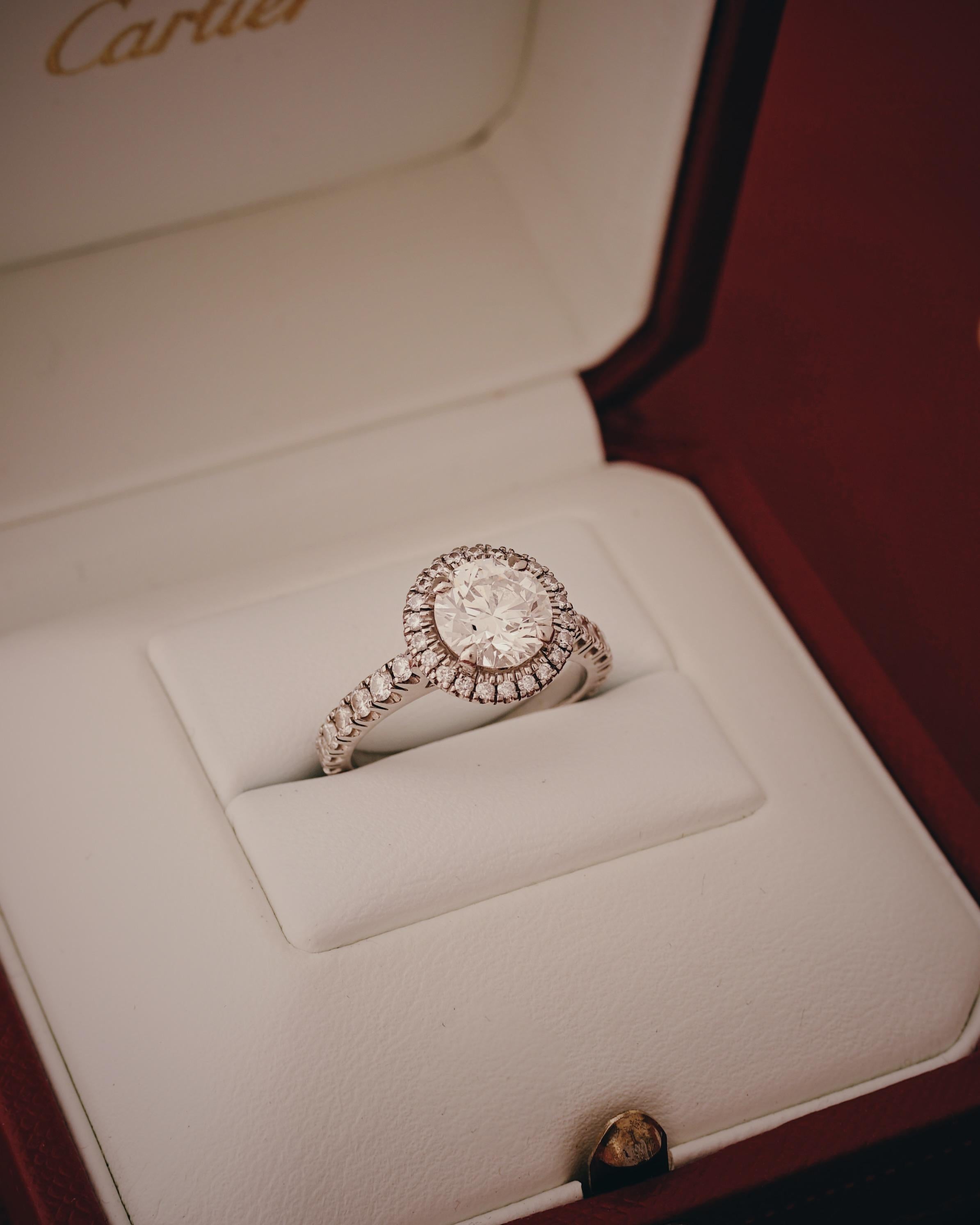Round Cut Cartier, GIA certified 1.25 Carat, F Color and VVS1 Clarity Desitnée Solitaire