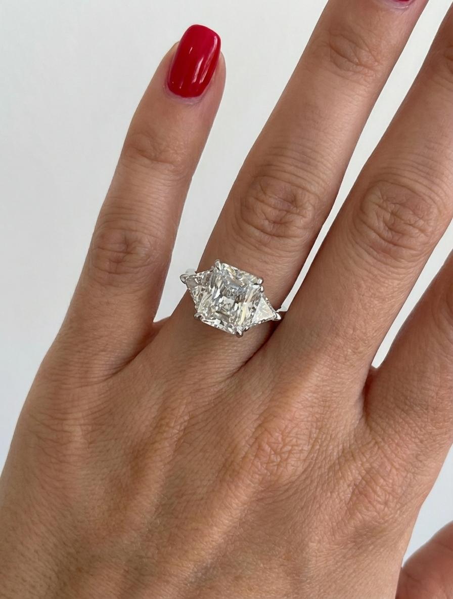 Taille radiant Cartier GIA Certified 3(40) Carat Radiant-Cut Diamond Three-Stone Ring (bague à trois pierres) en vente