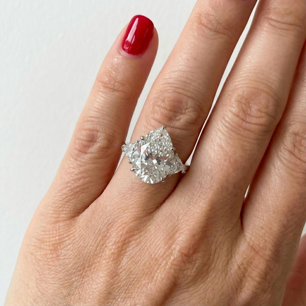 Cartier GIA Certified 4.07 Carat Pear Shape Diamond Platinum Engagement Ring (bague de fiançailles en platine)

Cette exceptionnelle bague de fiançailles Cartier met en valeur un époustouflant diamant en forme de poire de 4,07 carats, de couleur E