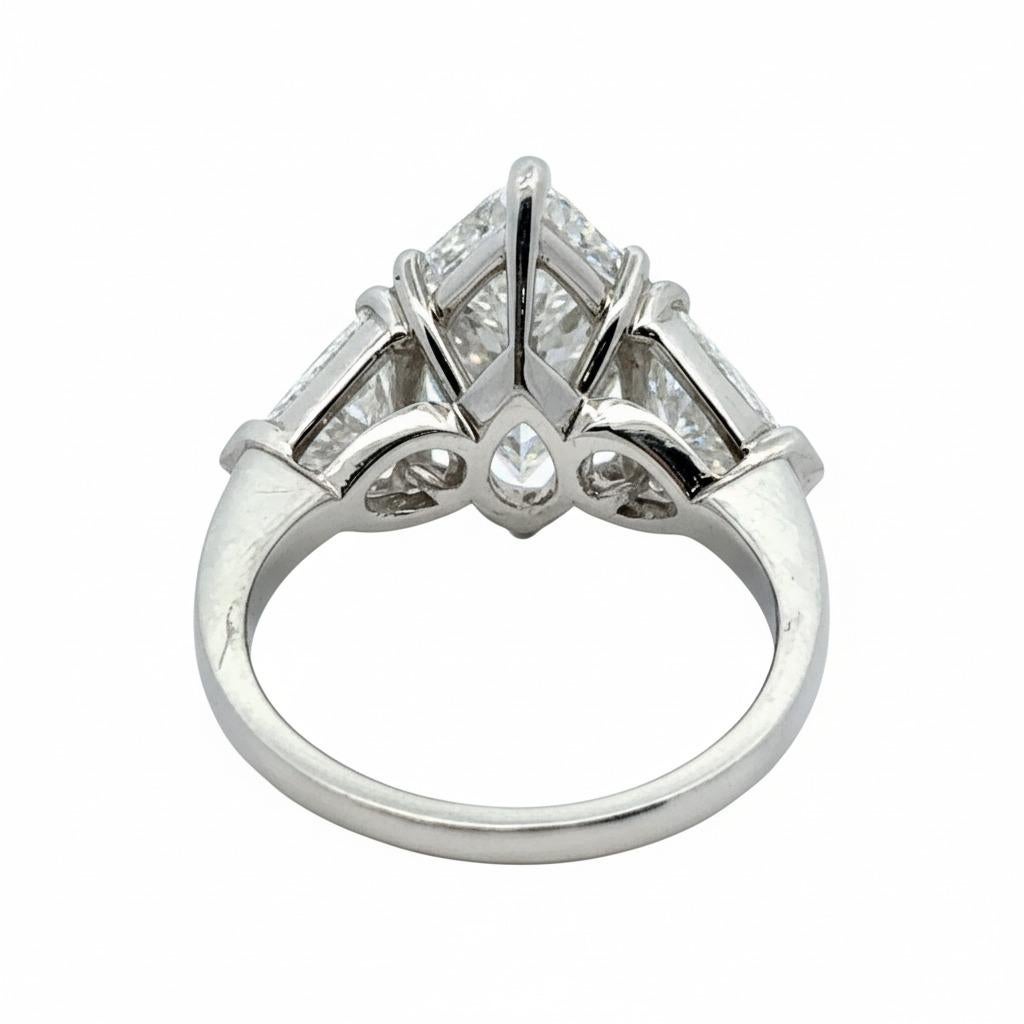 Cartier GIA Certified 4 Carat Pear Shape Diamond Platinum Engagement Ring (bague de fiançailles en platine) Excellent état - En vente à Chicago, IL