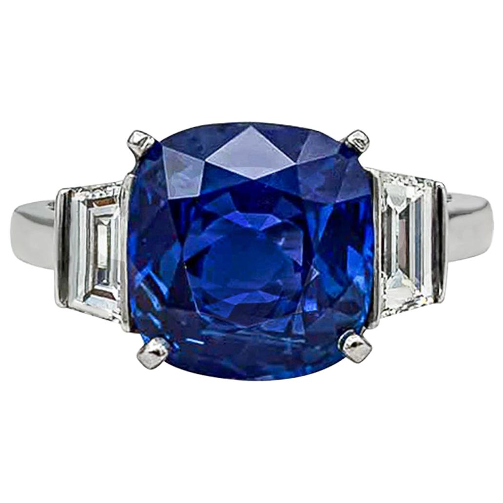 Cartier Verlobungsring mit drei Steinen, AGL-zertifizierter 4,99 Karat unbehandelter blauer Saphir  im Angebot