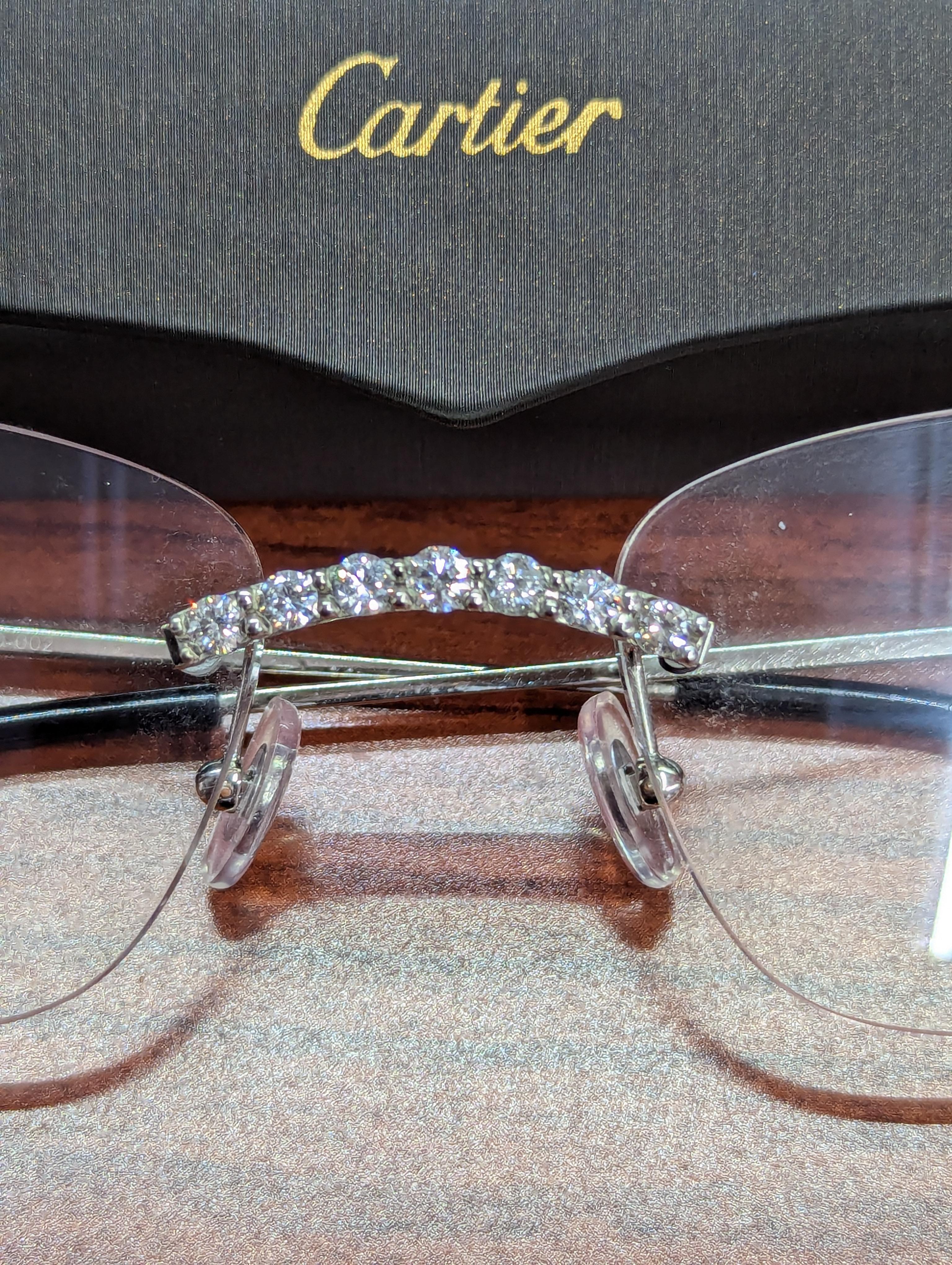 Occhiali Cartier 53mm 18KT Oro Bianco 3.0 Ct Diamanti Stile Celebrity .

Diamante: 3.0Ctw

Misura 53 mm

Oro bianco 18KT

Colore del diamante: quasi incolore

Una bella scintilla: YOU SI

Un gioiello molto Brilliante. Ideale per le applicazioni