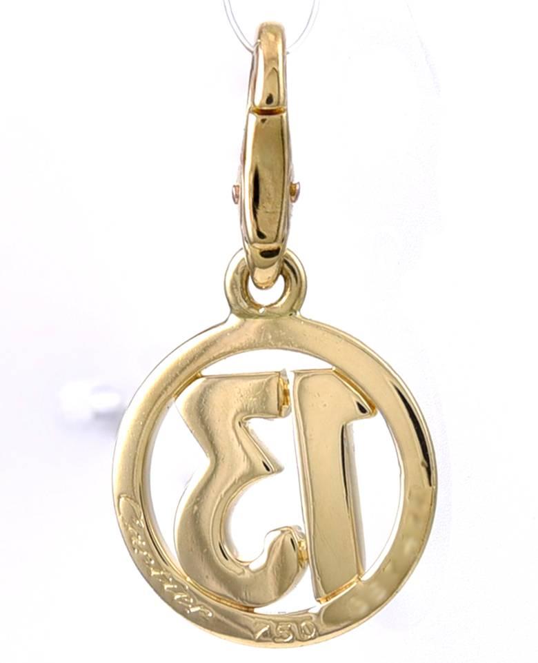 18K yellow gold charm, with a cut-out 