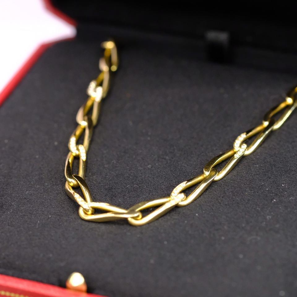 An 18k yellow gold necklace by Cartier from the Santos De Cartier collection. The necklace features an elongated cable chain and set with round cut pave diamonds. 

Chain Length: 16.5 inches
Diamonds: 40 Round Brilliant Cuts 0.40cts
Grams: 33.10gr