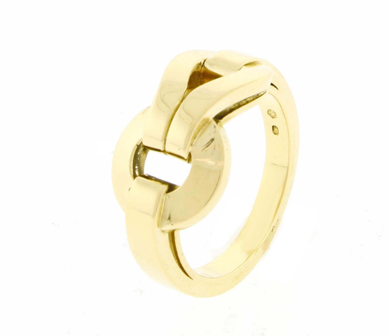 Cartier 18 karat yellow gold Agrafe ring. Cartier borrowed the central motif for this jewelry collection from the world of fashion. Inspired by the clasps of the corsets this 18 karat yellow gold ring is refined and sophisticated. Signed and